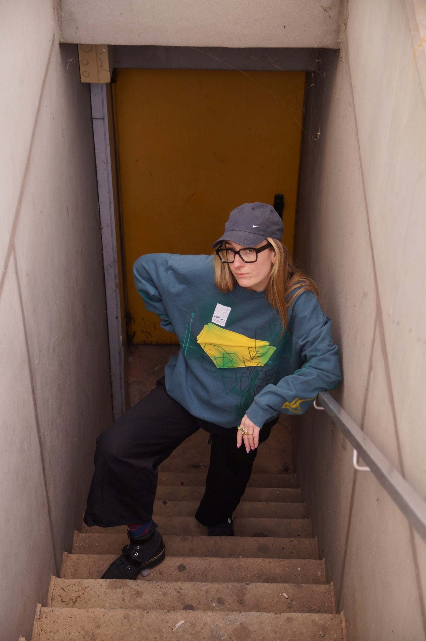 Handbemaltes Sweatshirt mit Tasche aus Bio-Baumwolle | Nr.115