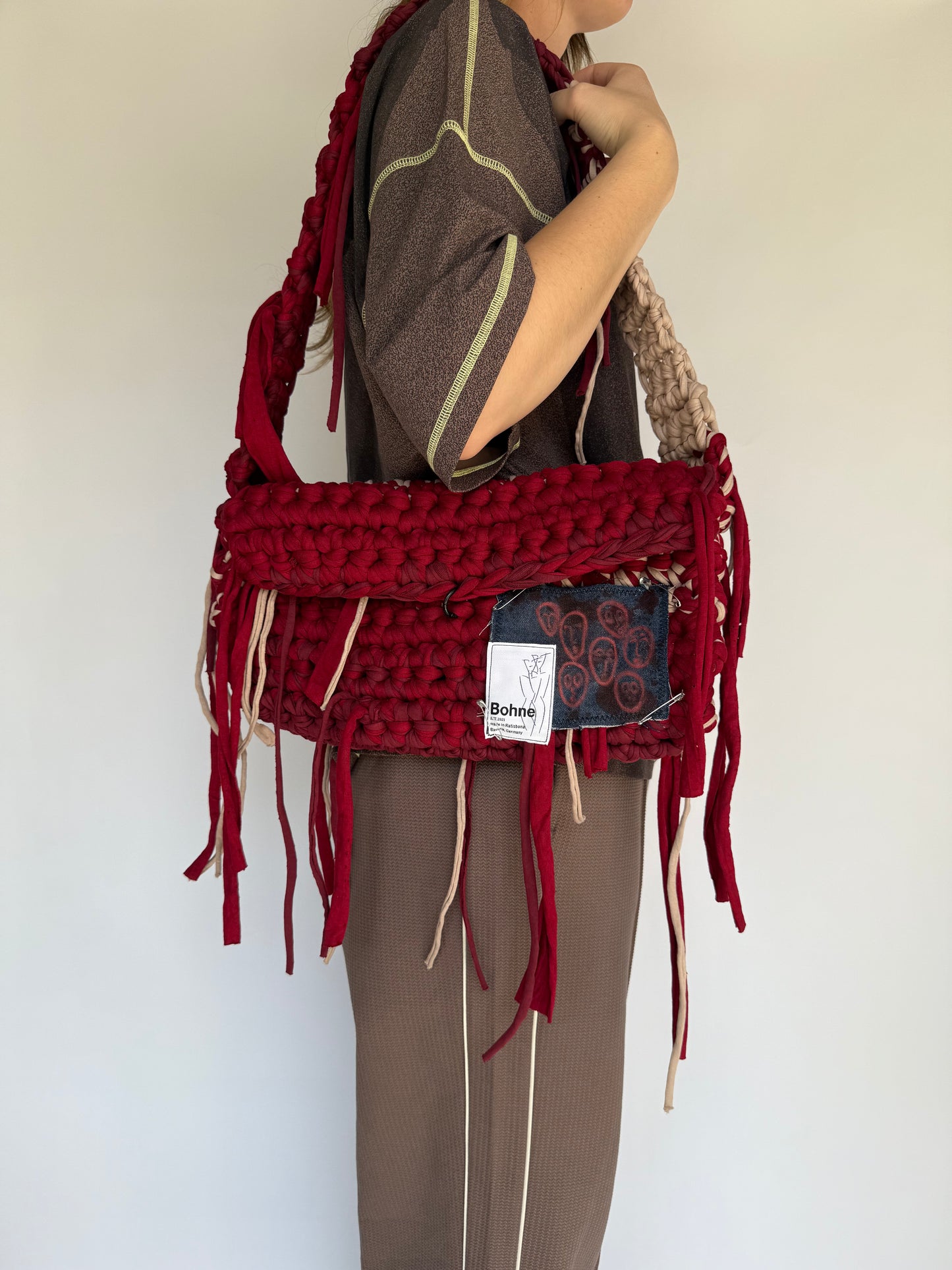 Crochet B-BAG aus recyceltem T-Shirt-Garn | rot, beige