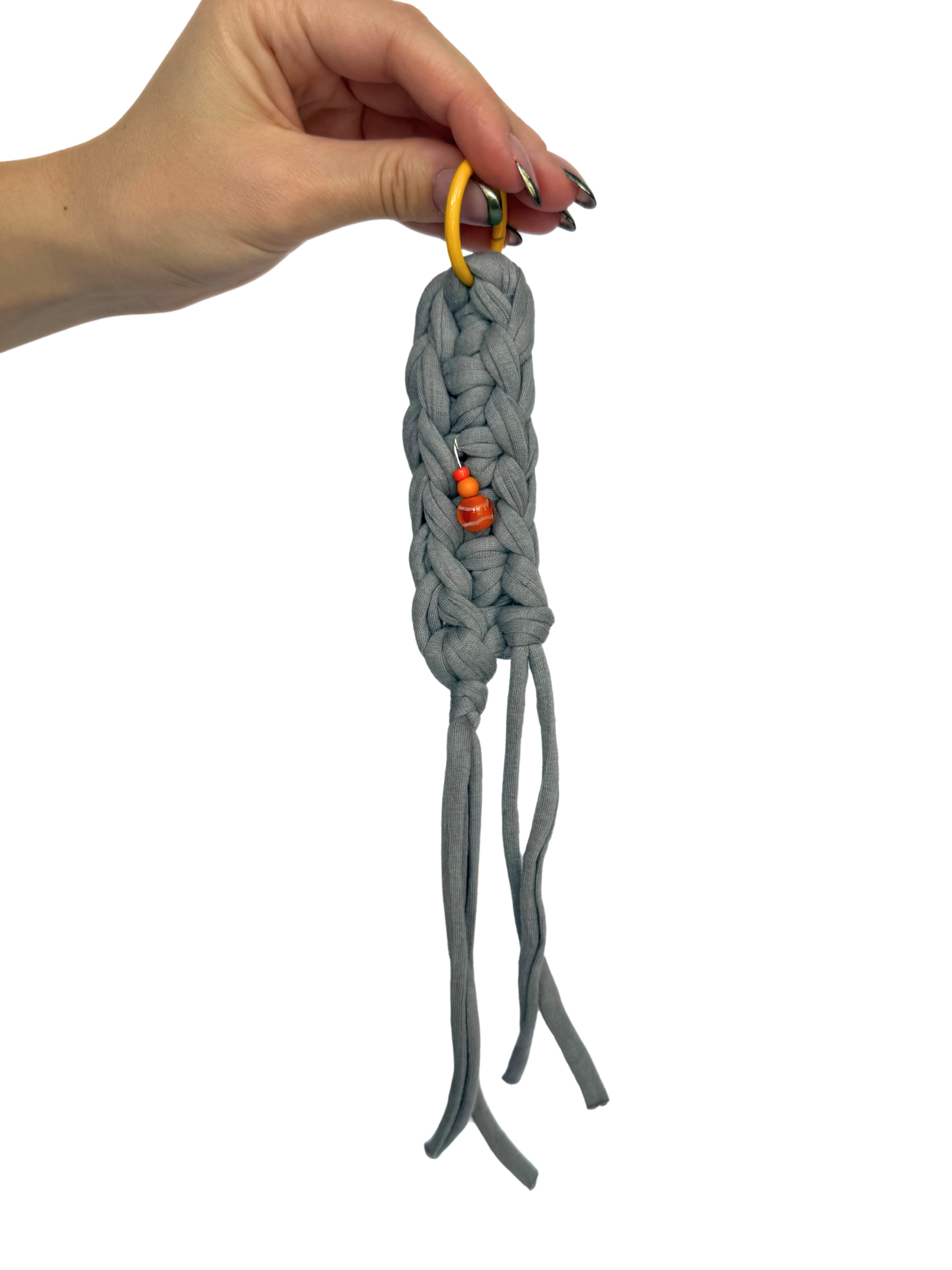 Crochet Anhänger aus recyceltem T-Shirt-Garn mit Perlen | Unikat