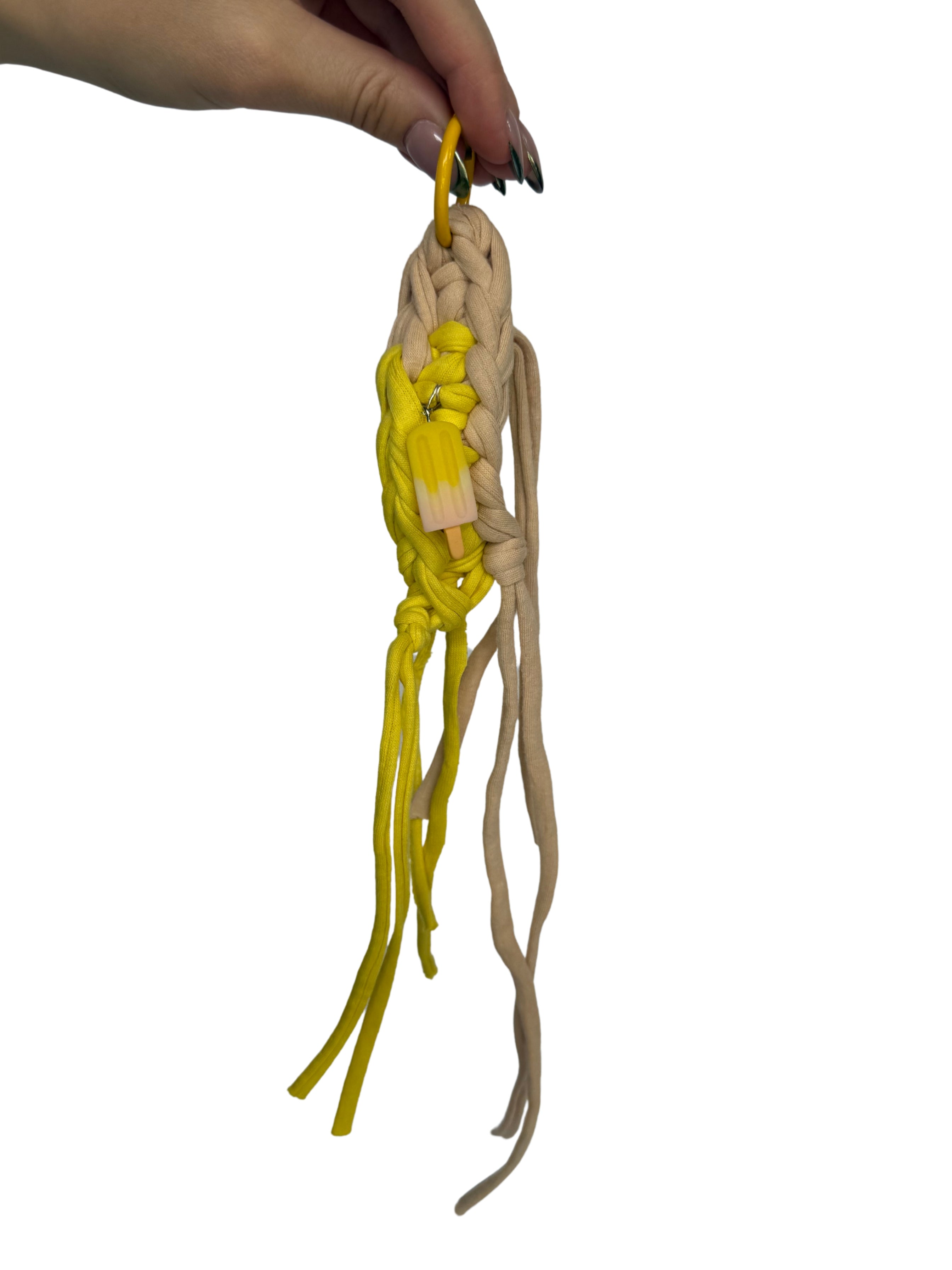 Crochet Anhänger aus recyceltem T-Shirt-Garn mit Perlen | Unikat