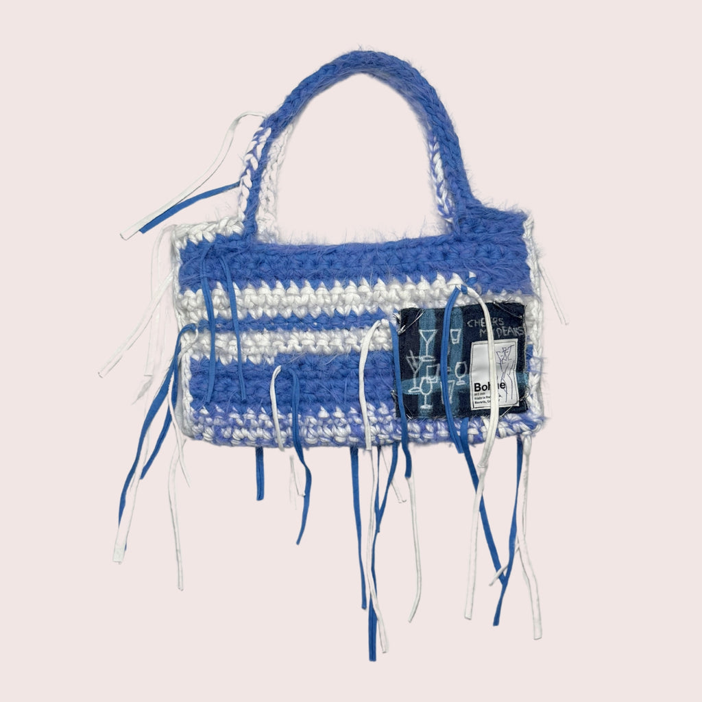 Crochet B-BAG aus recyceltem T-Shirt-Garn | fuzzy blau, weiß