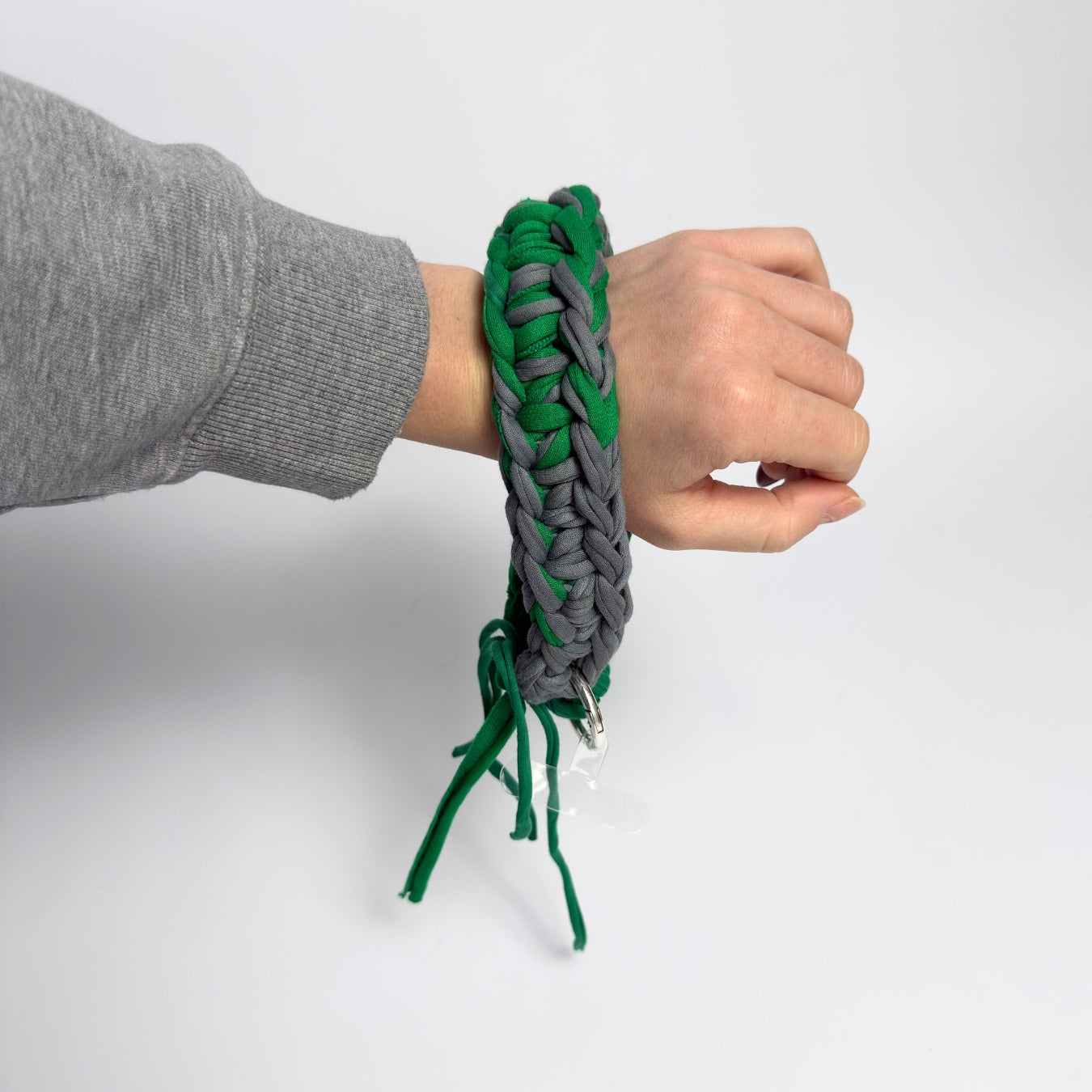 Handgehäkelter Handygurt aus recyceltem T-Shirt-Garn | Unikat