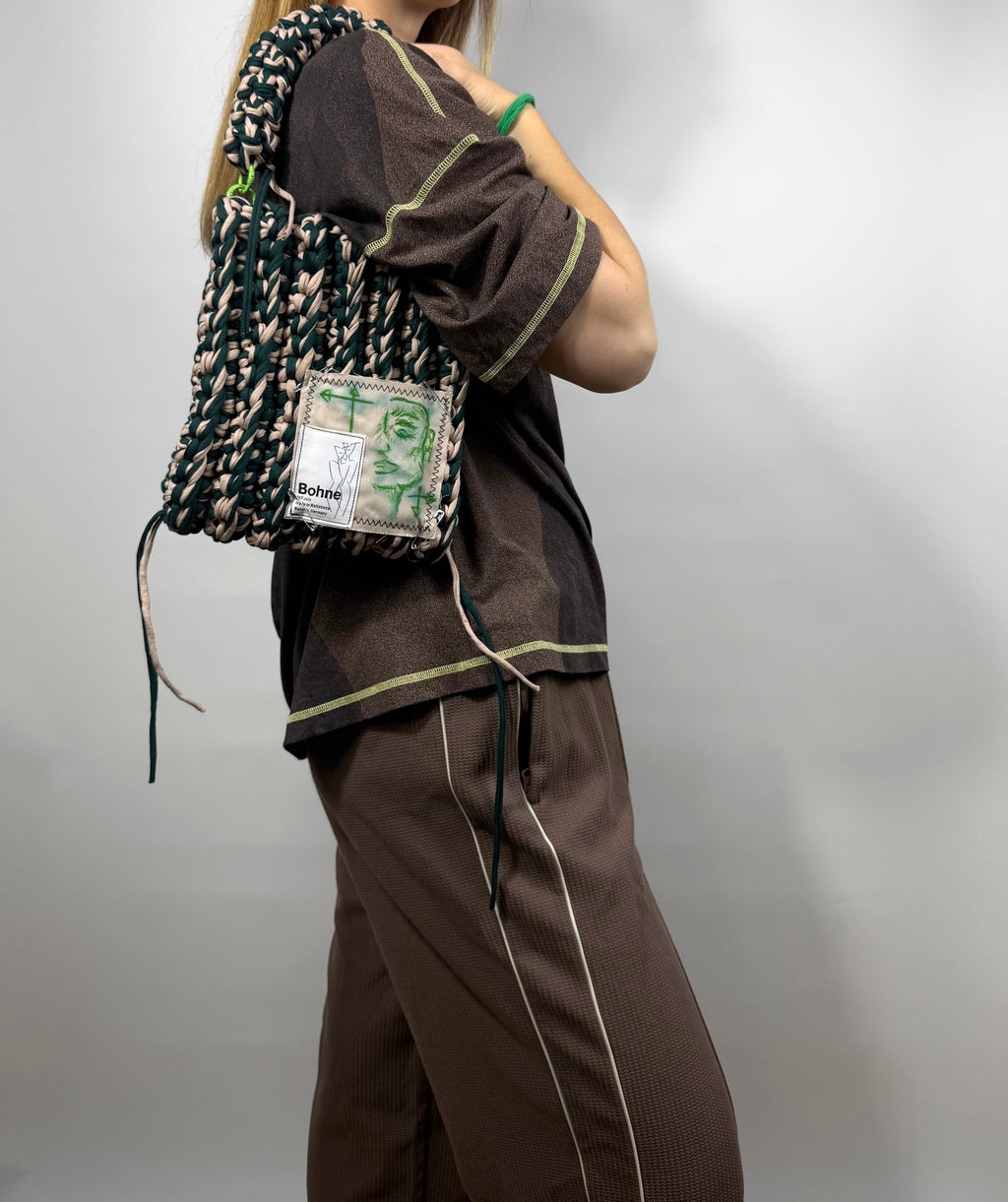 Crochet B-BAG aus recyceltem T-Shirt-Garn | grün, beige