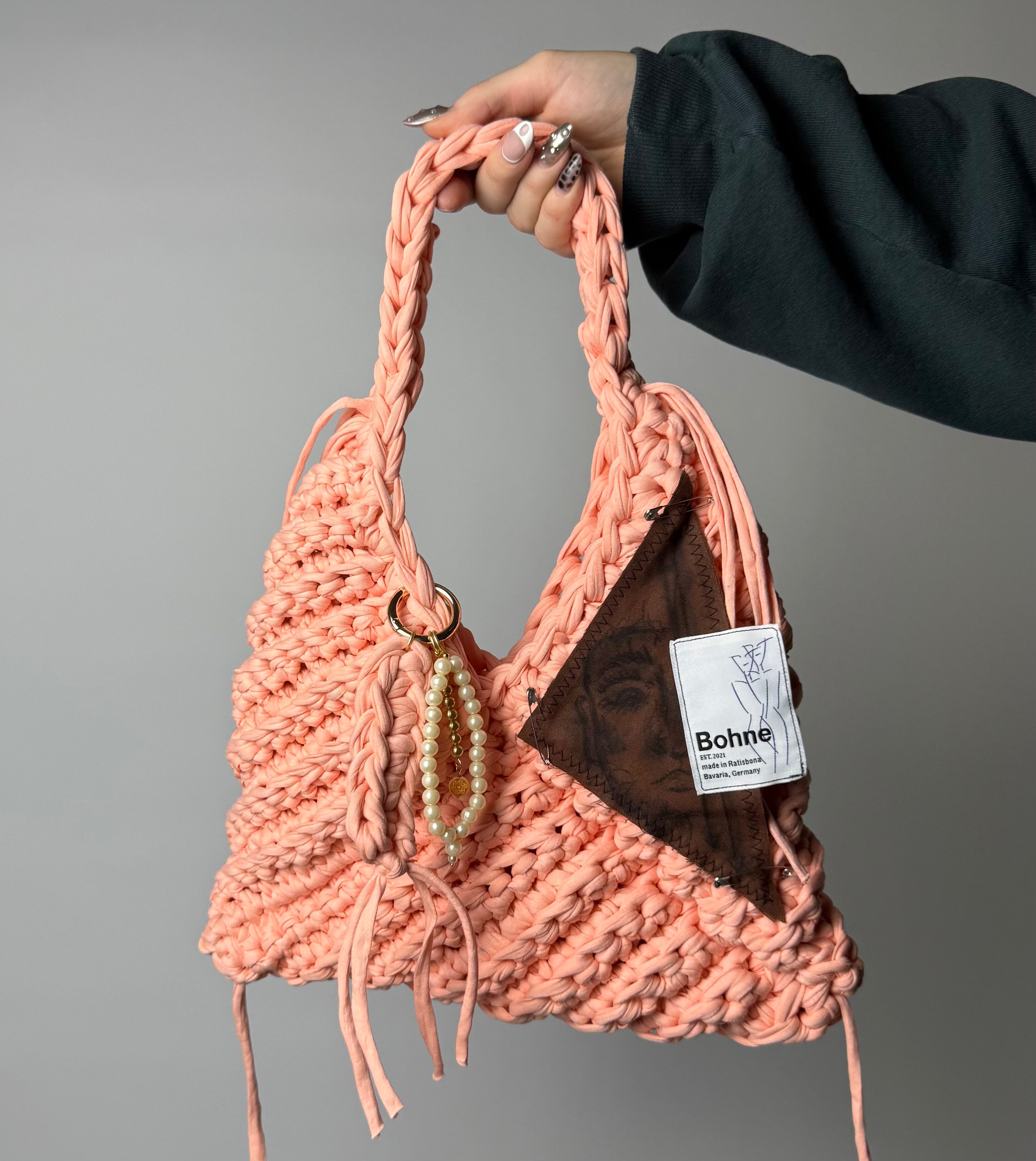 Schlüsselanhänger, Taschenanhänger, Hosenanhänger, Accessoires mit Perlen in gold Nr.2 getragen