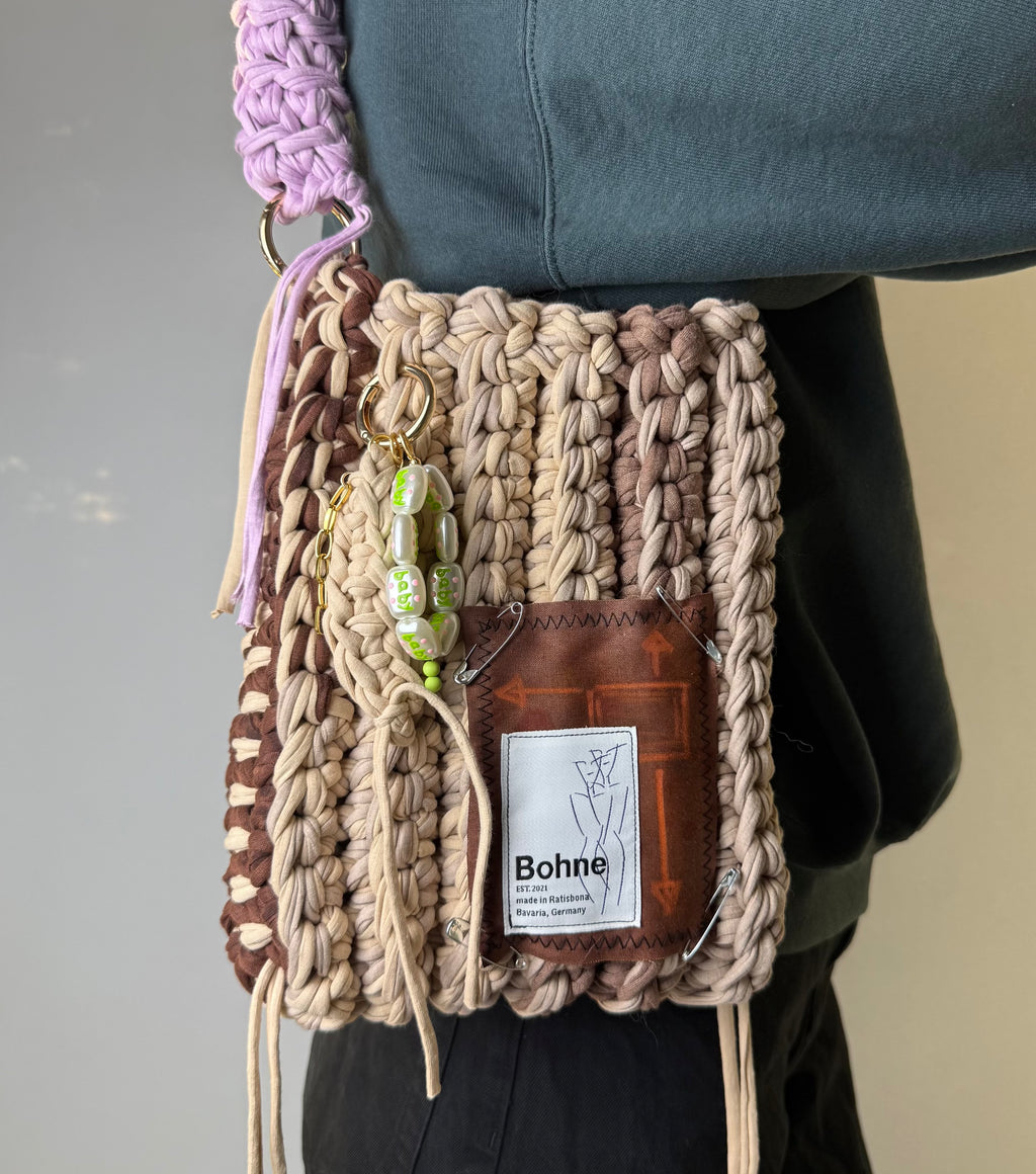 Schlüsselanhänger, Taschenanhänger, Hosenanhänger, Accessoires mit Perlen in gold Nr.4 getragen