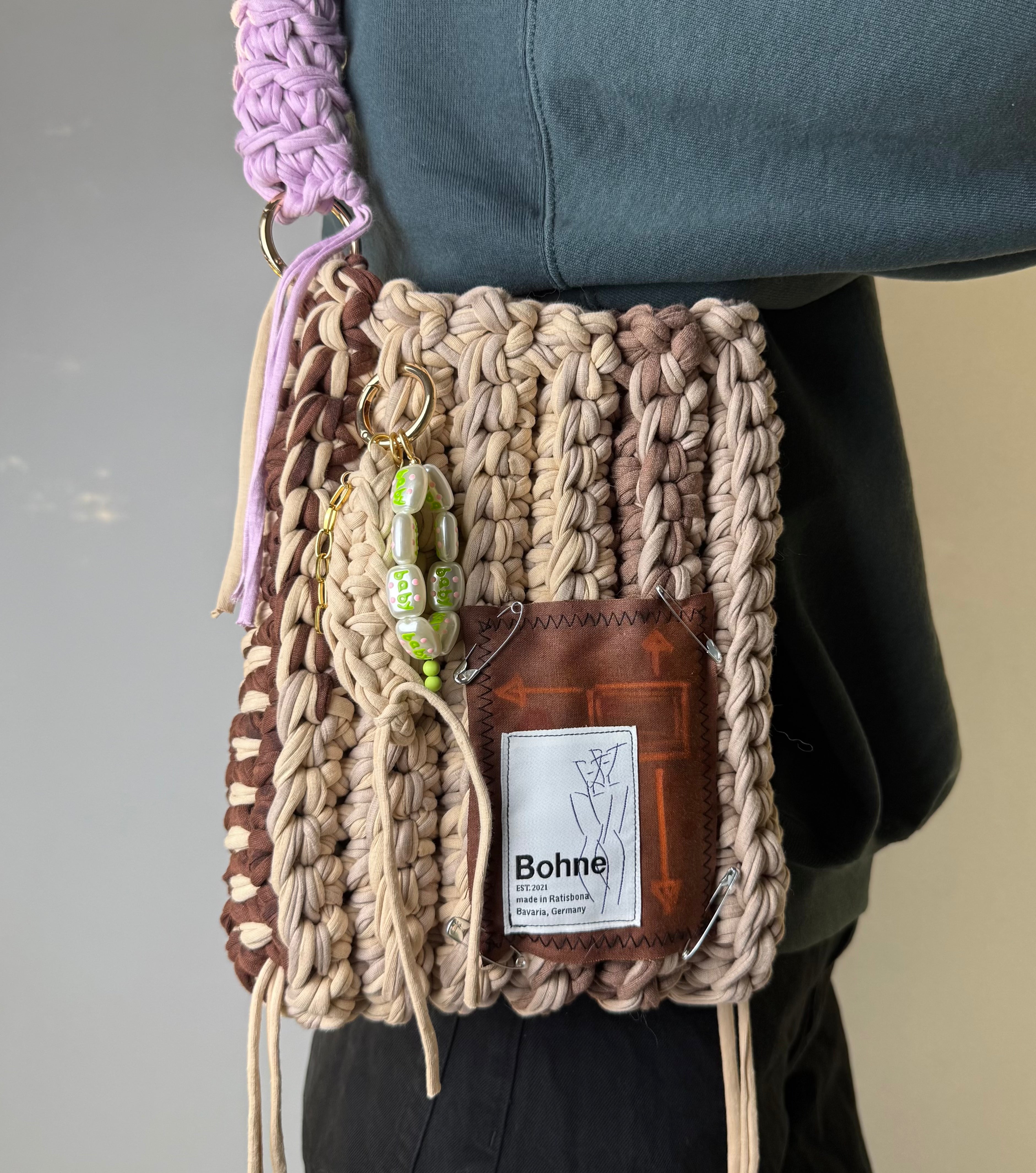 Schlüsselanhänger, Taschenanhänger, Hosenanhänger, Accessoires mit Perlen in gold Nr.4 getragen