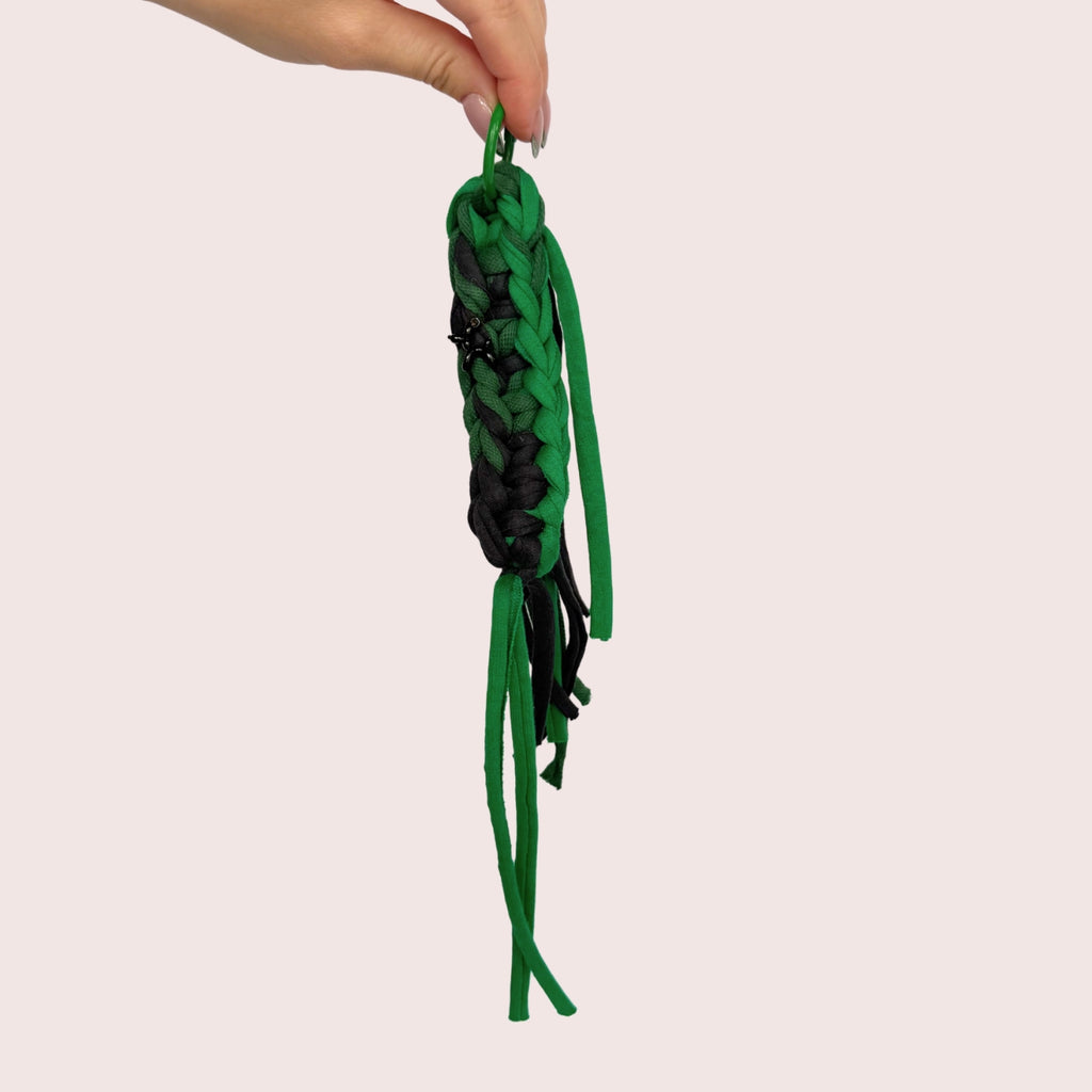 Schlüsselanhänger, Taschenanhänger, Hosenanhänger, Accessoires in grün schwarz