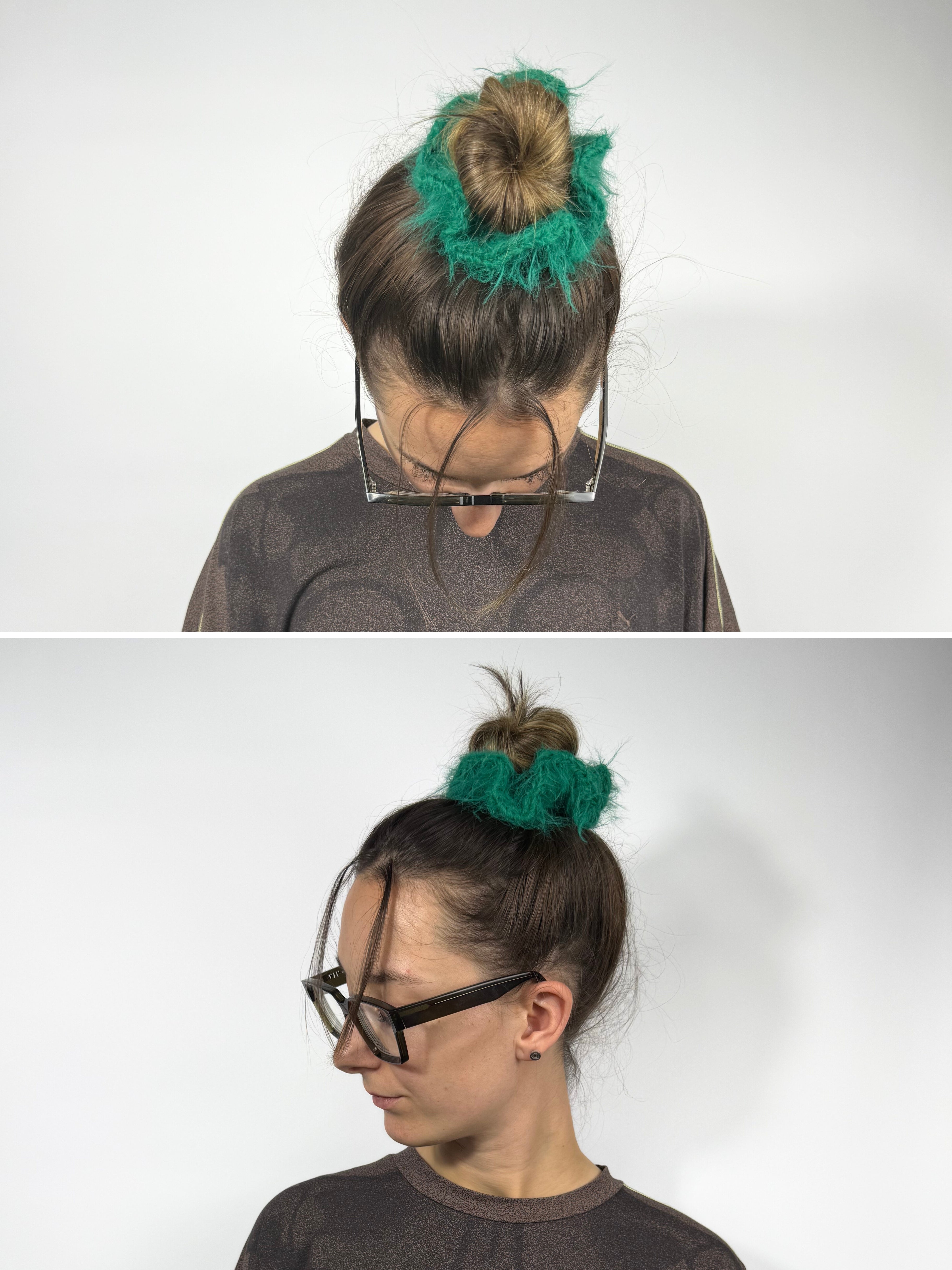 weicher fuzzy gehäkelter Haargummi aus Merino Mix in dunkelgrün | farbe:emerald|typ:getragen
