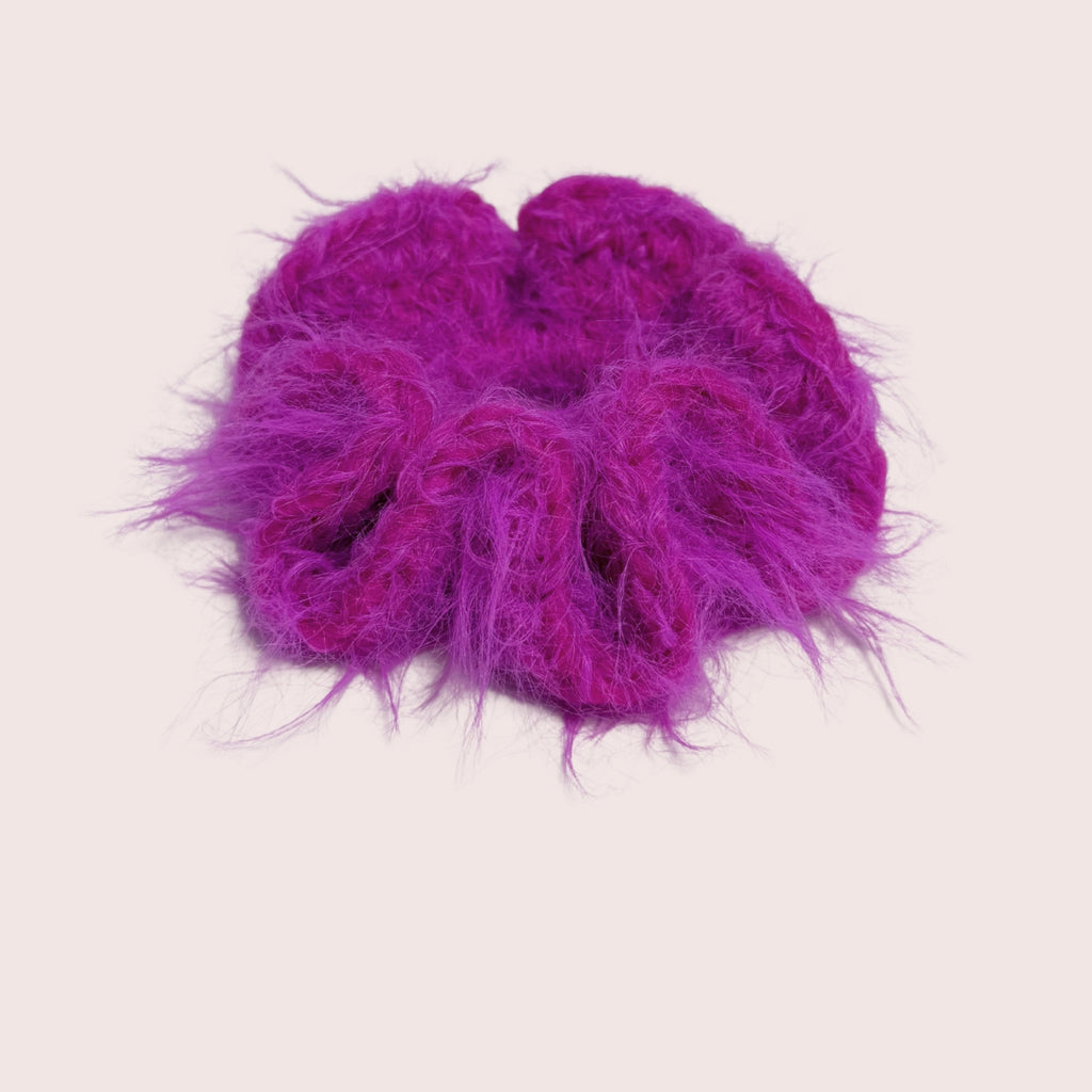 weicher fuzzy gehäkelter Haargummi aus Merino Mix in pink | farbe:magenta|typ:produkt