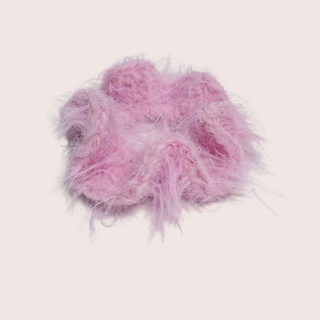 weicher fuzzy gehäkelter Haargummi aus Merino Mix in rosa | farbe:rose|typ:produkt
