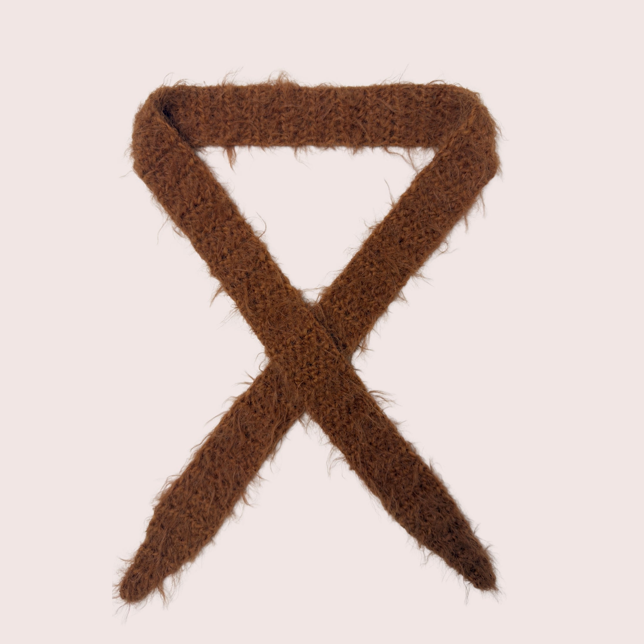 weicher fuzzy gehäkelter Sophie Scarf aus Merino Mix in hellbraun | farbe:caramel|typ:produkt