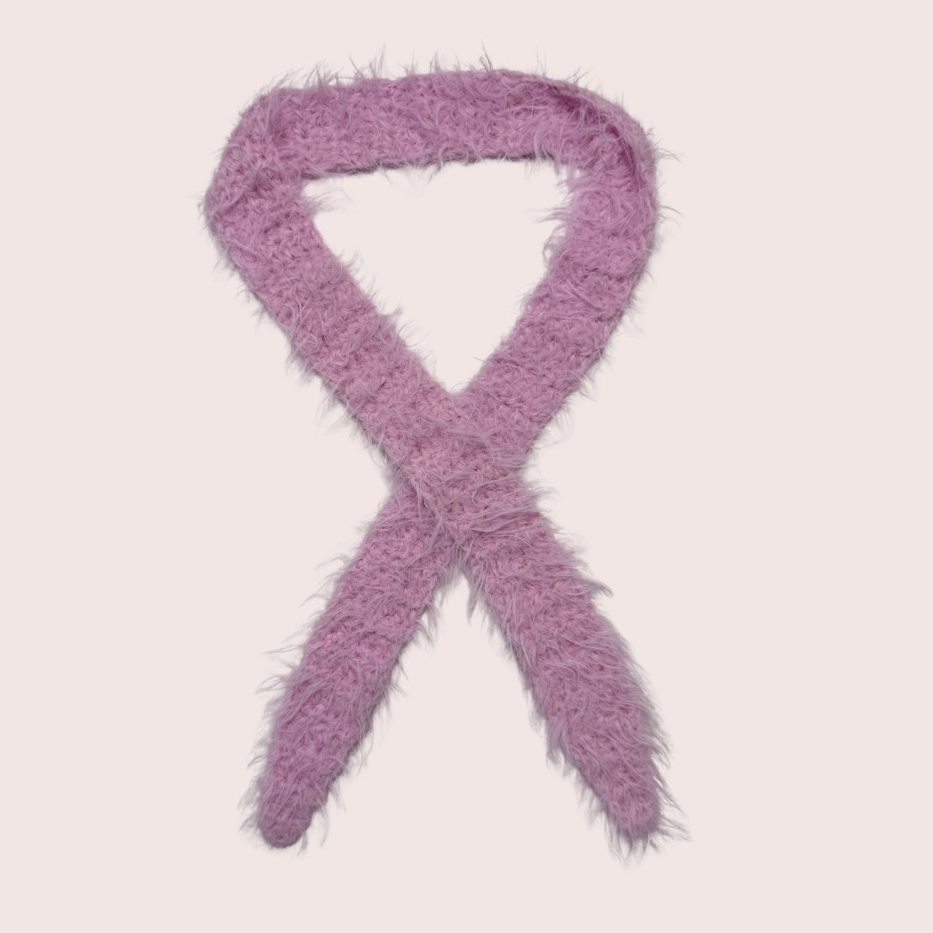 weicher fuzzy gehäkelter Sophie Scarf aus Merino Mix in rosé | farbe:rose|typ:produkt