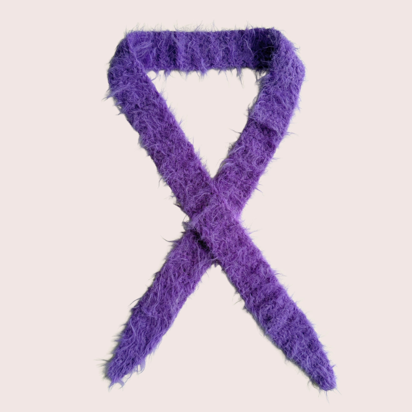 weicher fuzzy gehäkelter Sophie Scarf aus Merino Mix in violett | farbe:lilac|typ:produkt