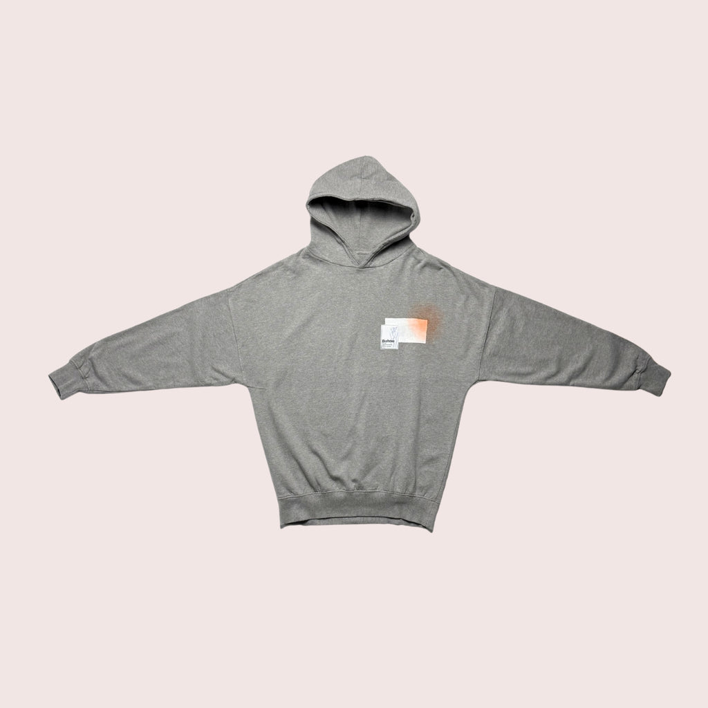 handbemalter oversized Kapuzen Hoodie mit Motiven in dunkelblau grau weiß freigestellt