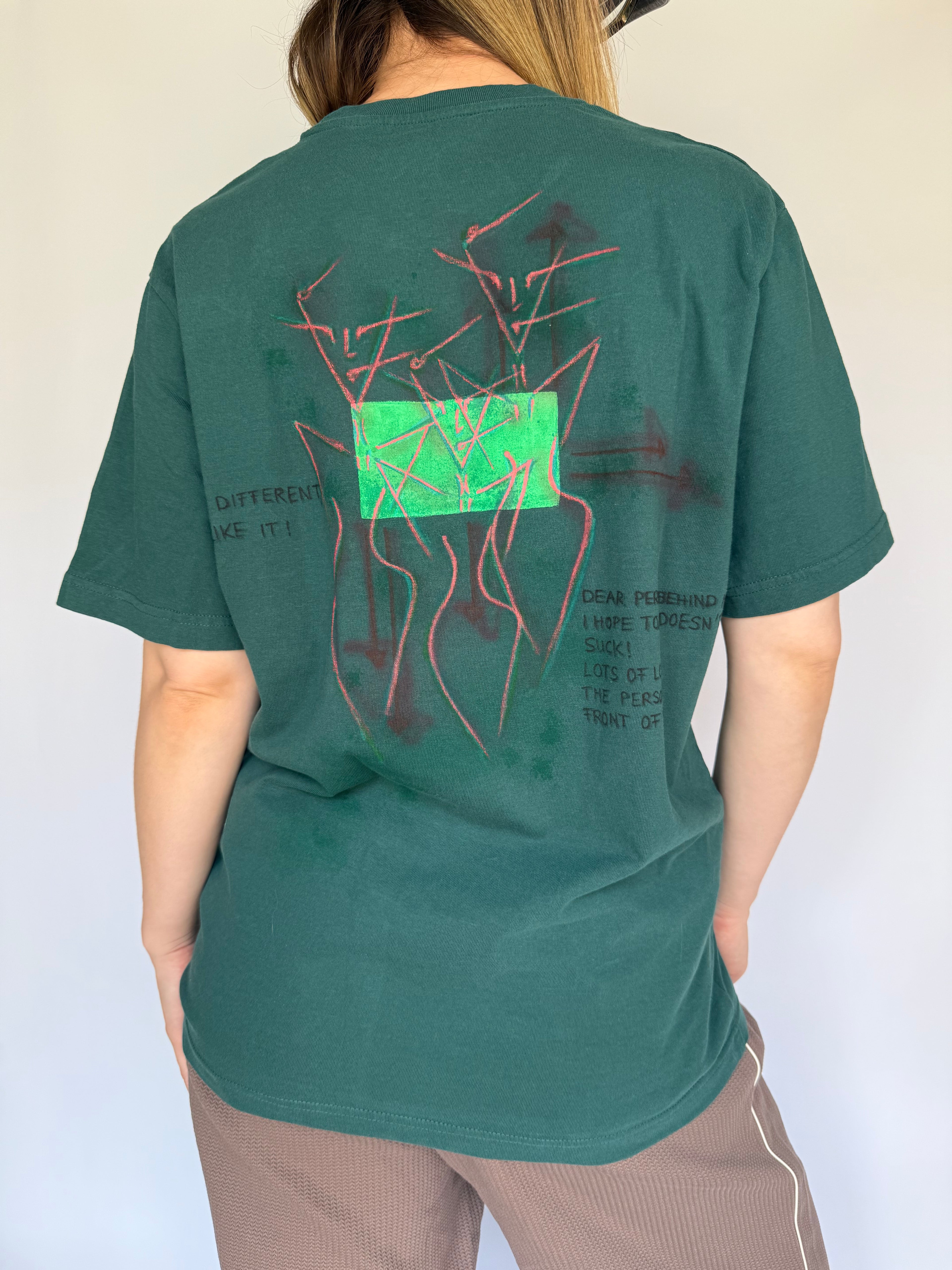 handbemaltes Loos fit T-Shirt mit Motiven in dunkelgrün backprint