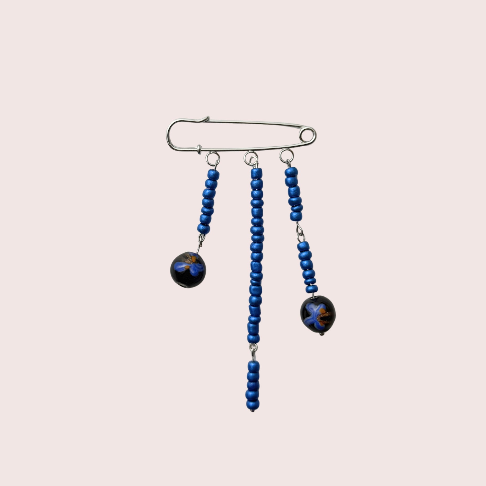 handgemachte mit Perlen verzierte Brosche in silber Nr.3