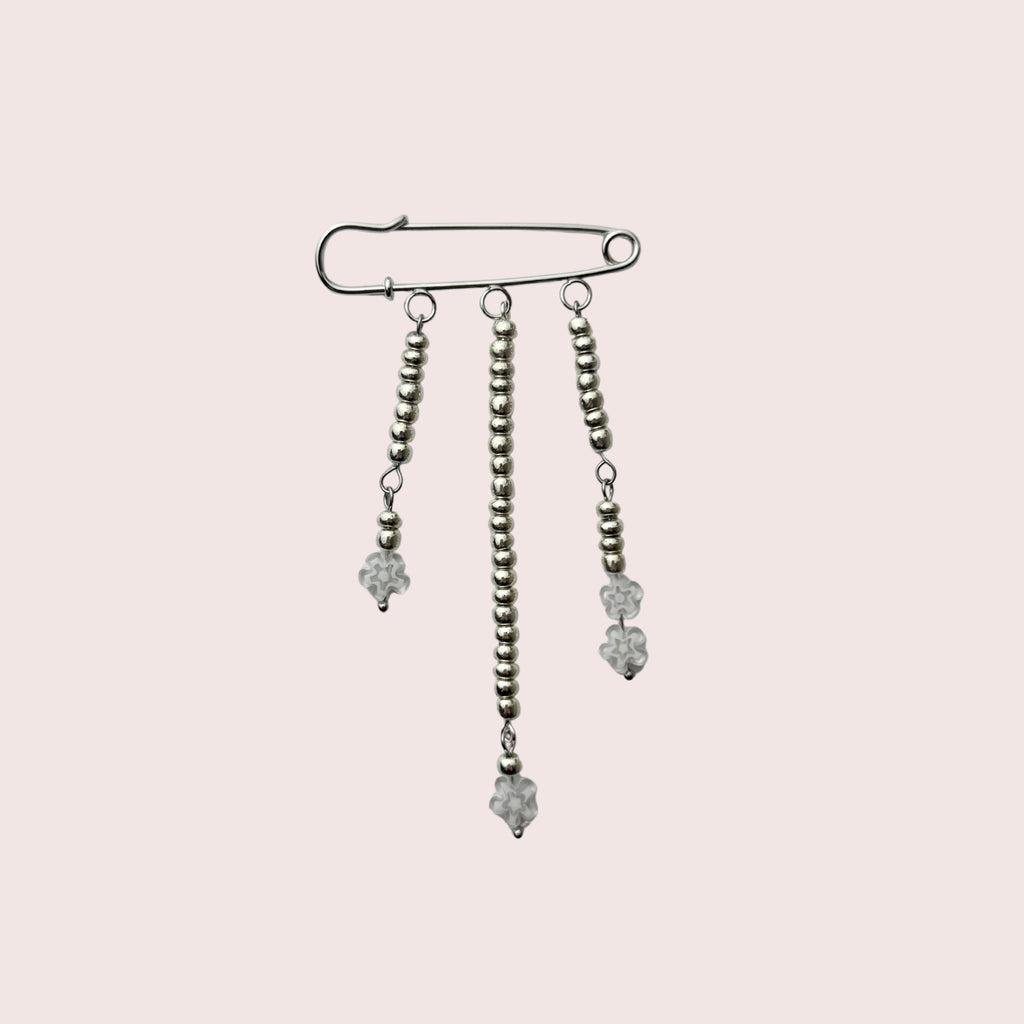 handgemachte mit Perlen verzierte Brosche in silber Nr.5