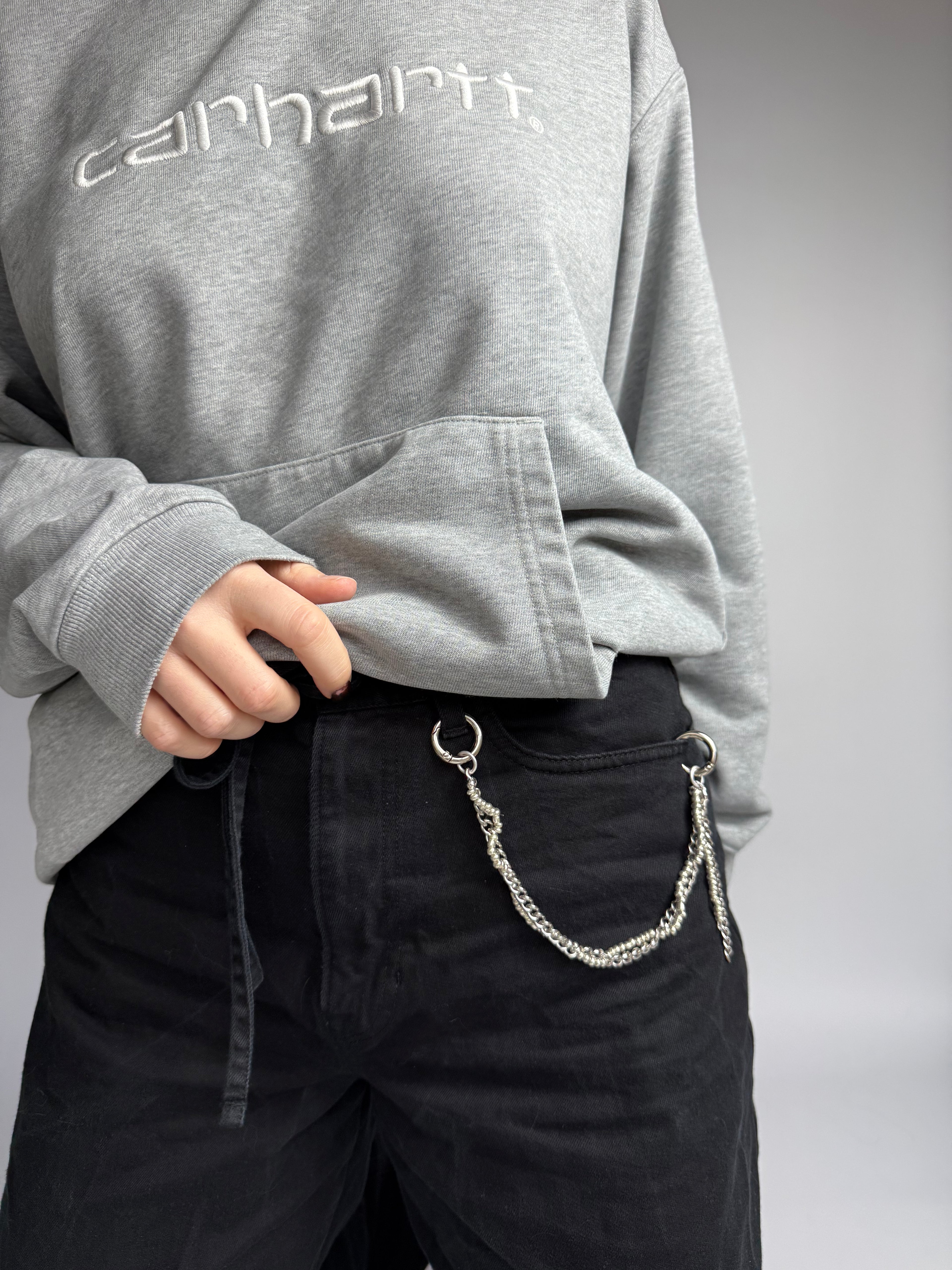 handgemachte mit Perlen verzierte Taschen- oder Hosenkette in silber Nr.1 getragen