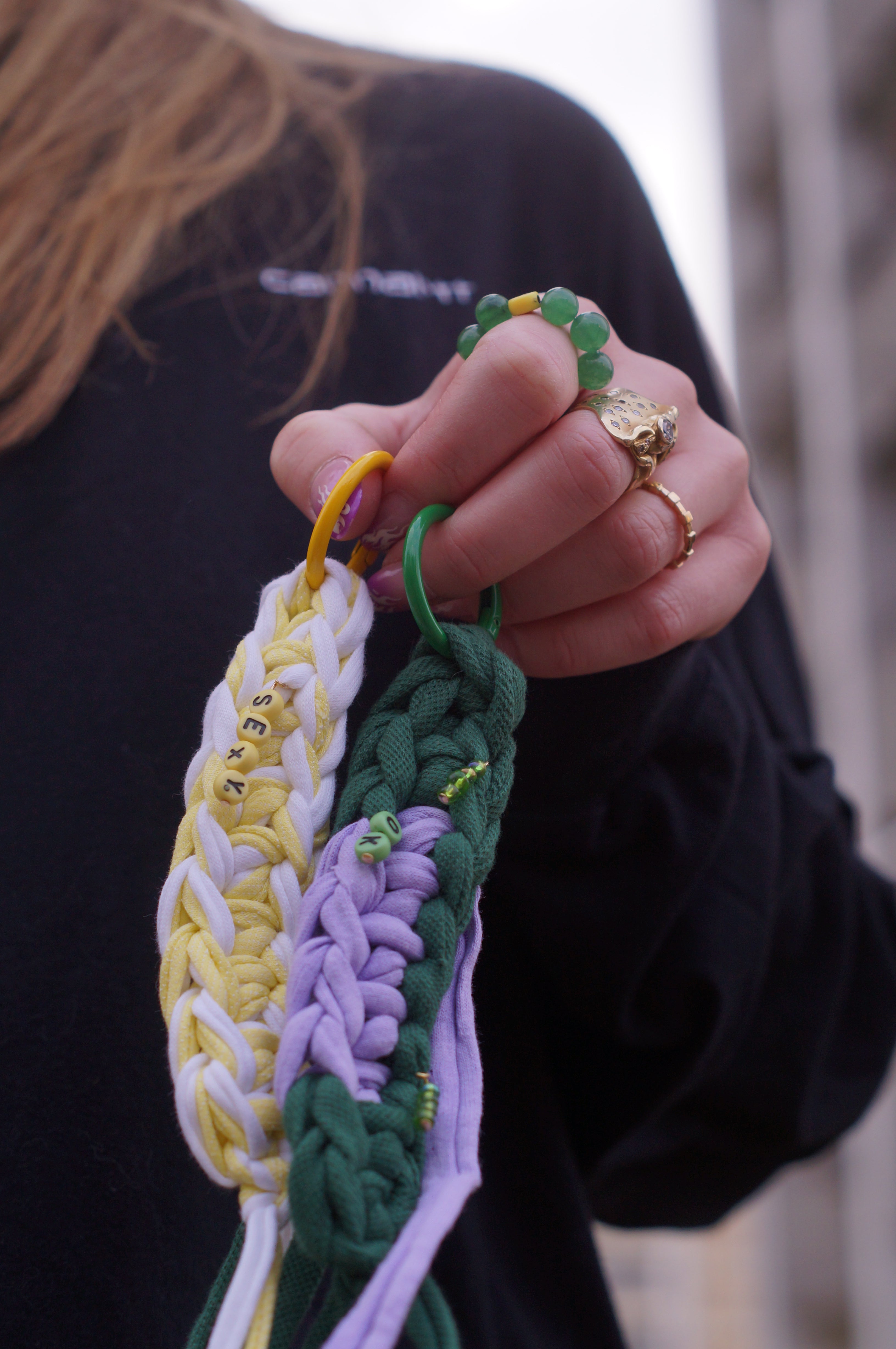 Crochet Anhänger aus recyceltem T-Shirt-Garn mit Perlen | Unikat