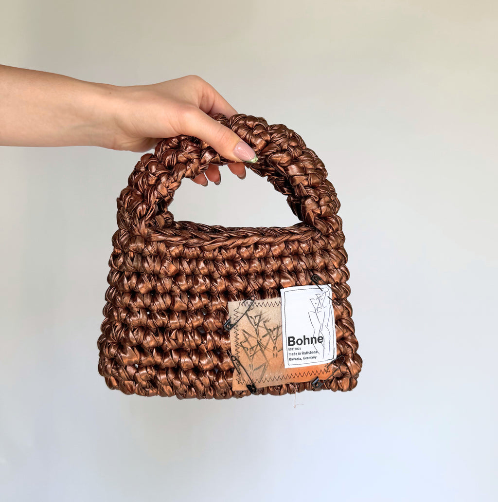 Crochet B-BAG aus recyceltem T-Shirt-Garn | metallic braun