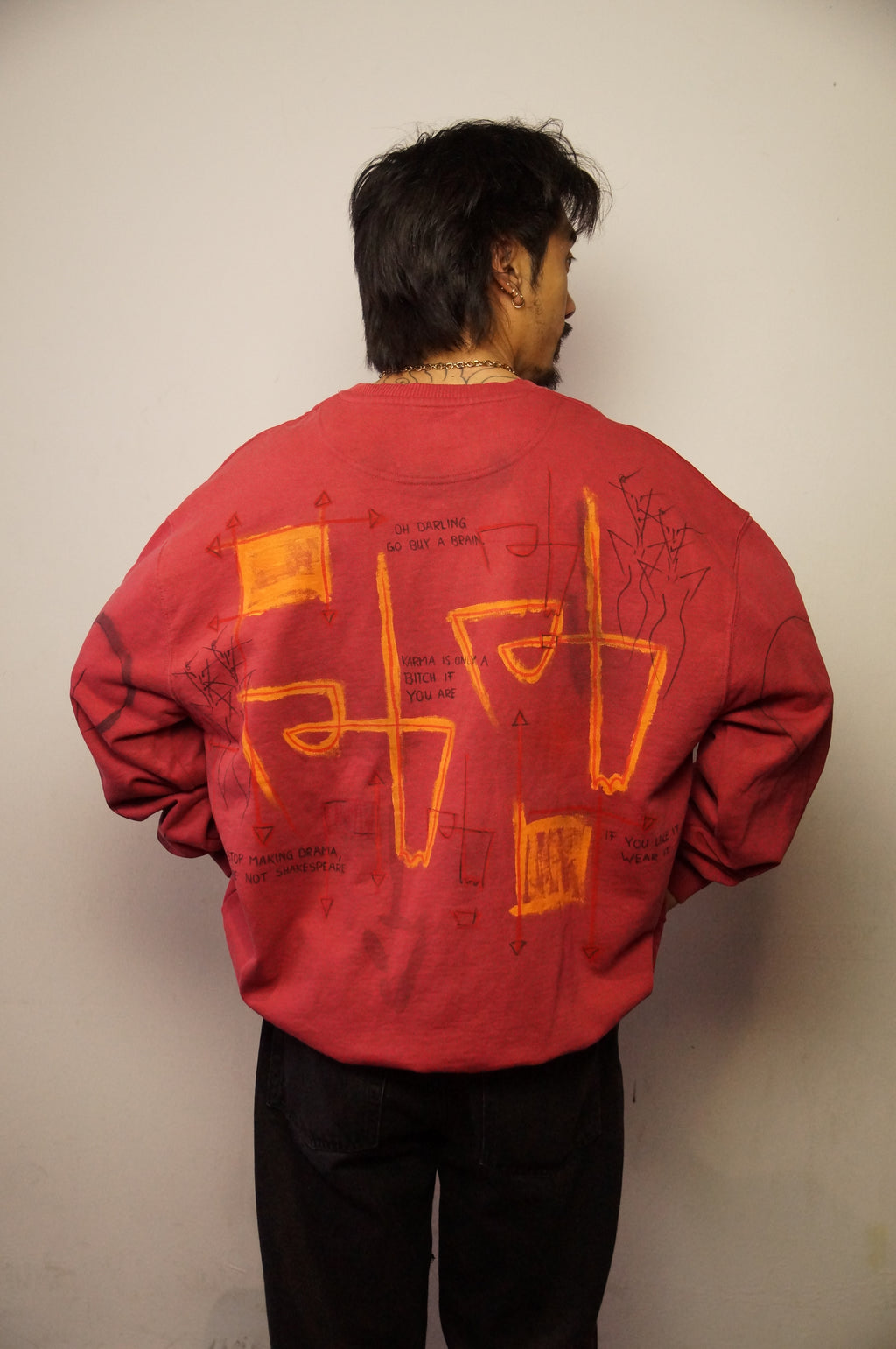 Handbemaltes Sweatshirt mit Tasche aus Bio-Baumwolle | L