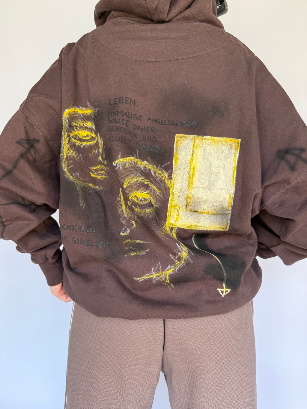 Handbemalter Hoodie aus Bio-Baumwolle | L