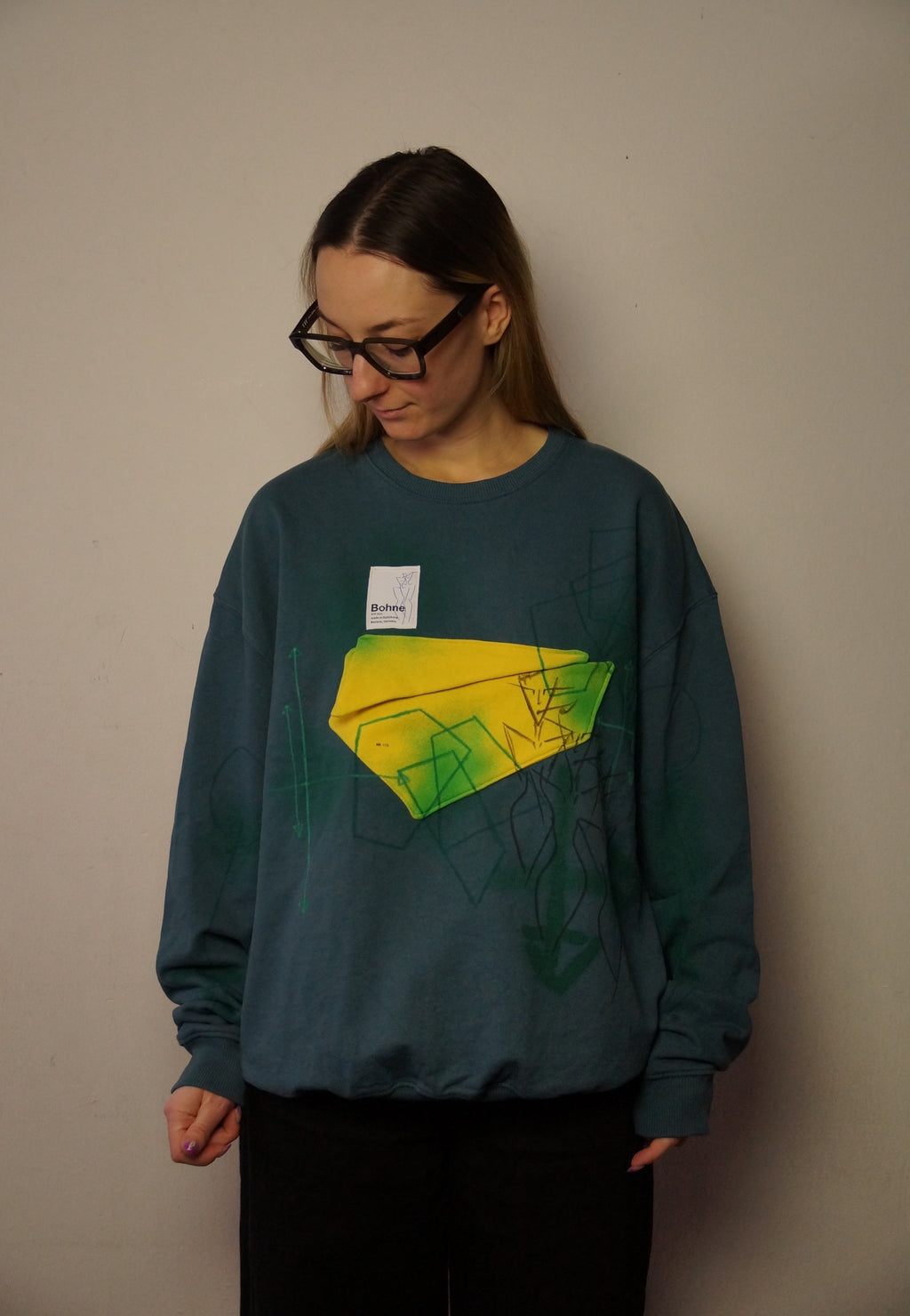 Handbemaltes Sweatshirt mit Tasche aus Bio-Baumwolle | L