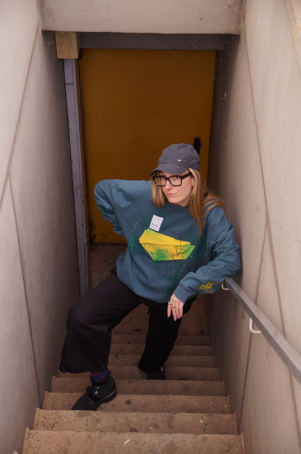 Handbemaltes Sweatshirt mit Tasche aus Bio-Baumwolle | L