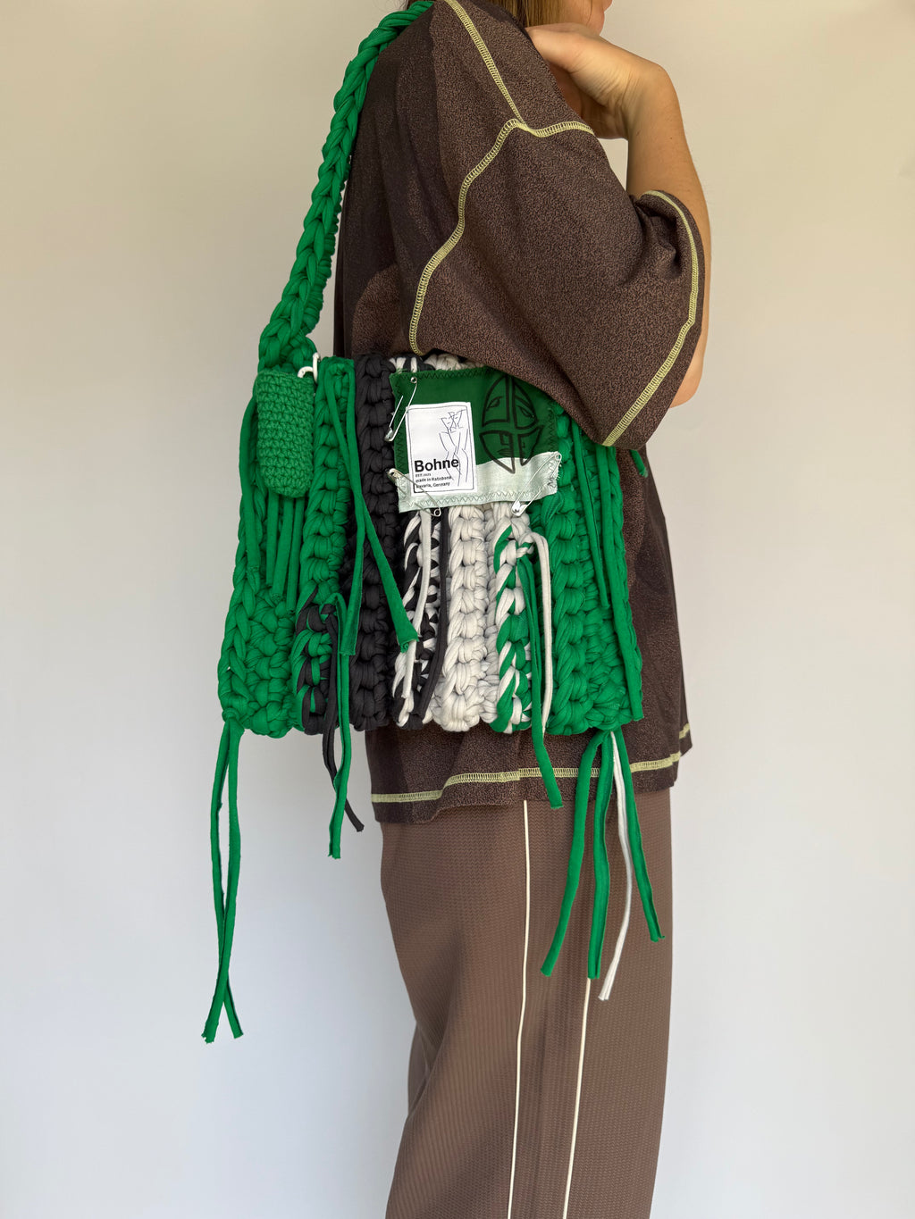 Crochet B-BAG aus recyceltem T-Shirt-Garn | grün, grau, weiß