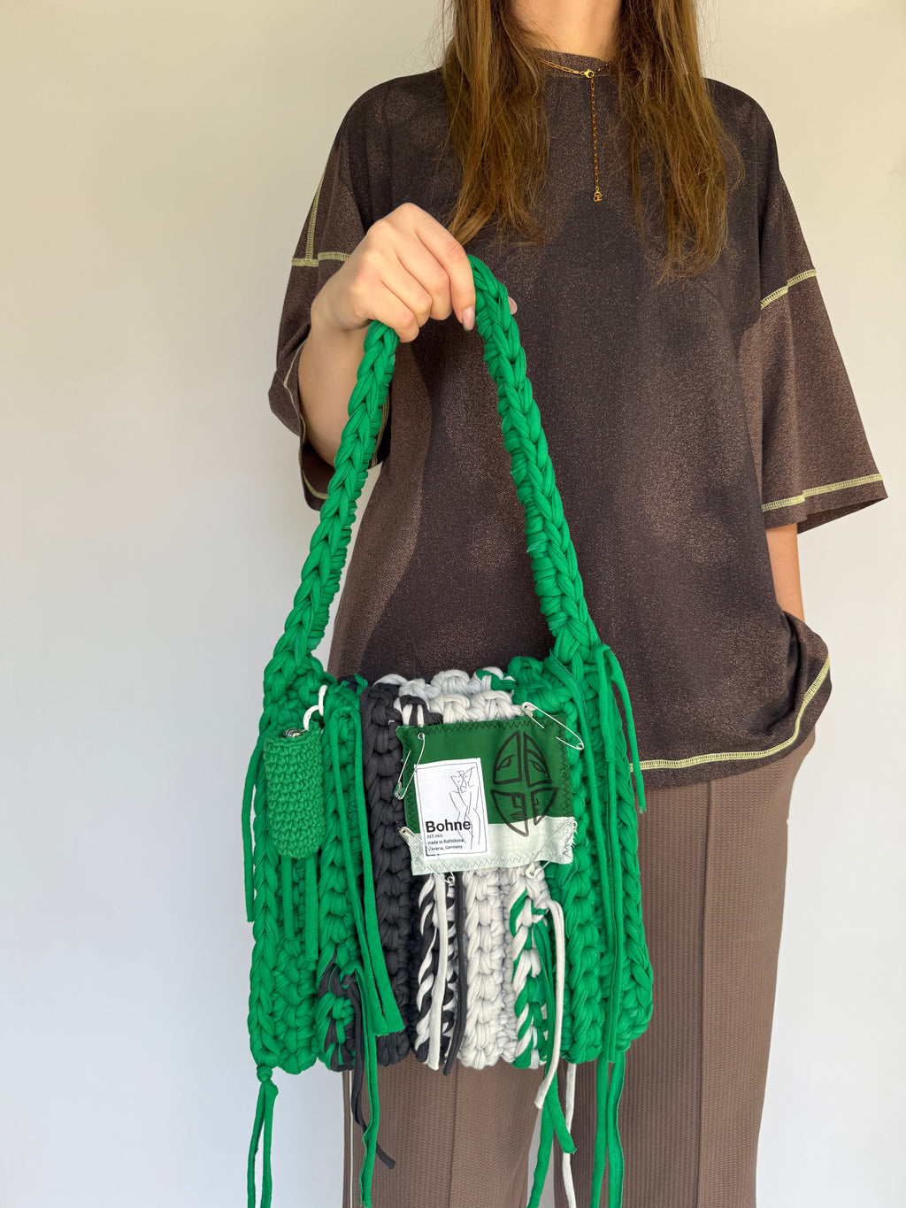 Crochet B-BAG aus recyceltem T-Shirt-Garn | grün, grau, weiß