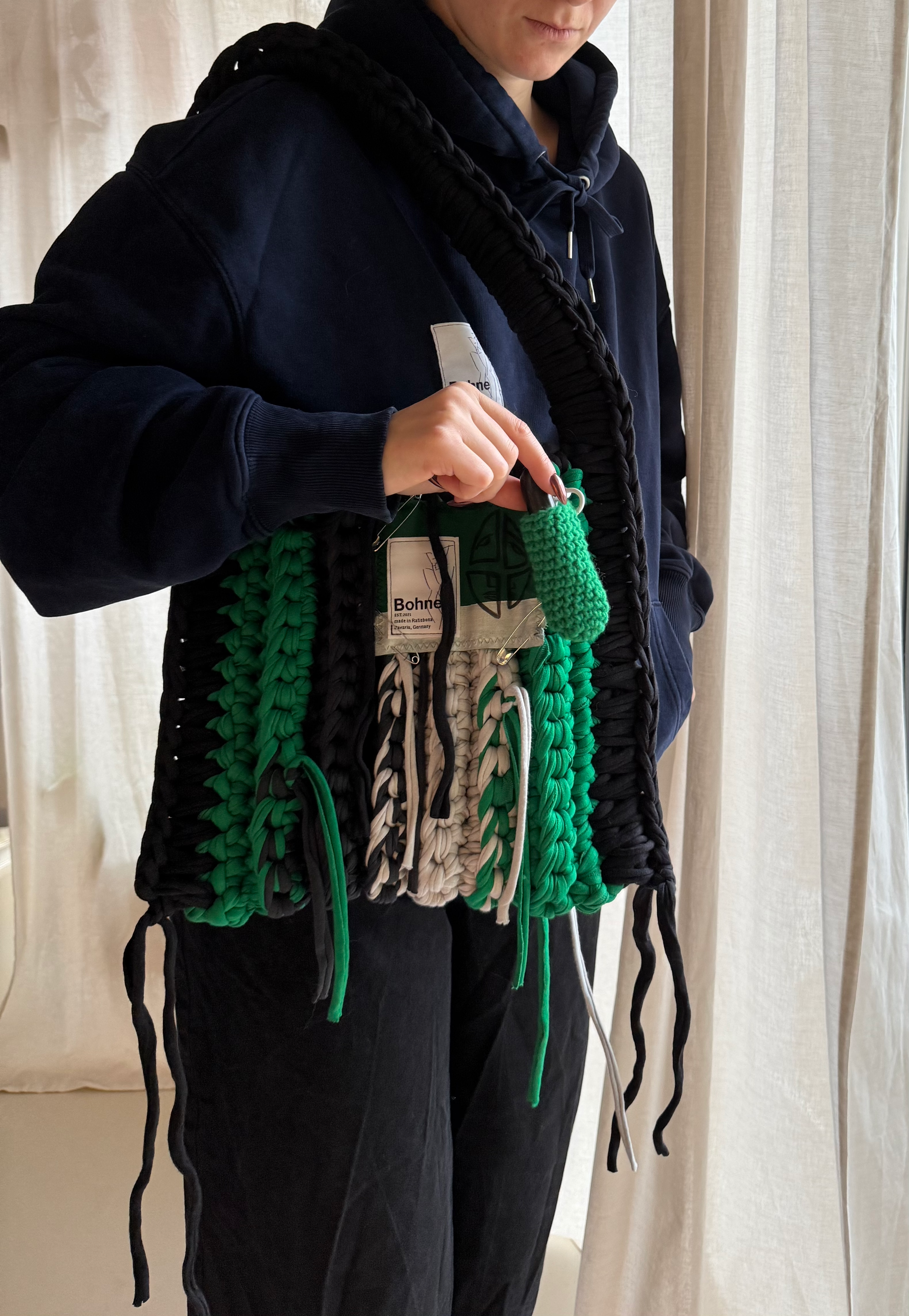 Crochet B-BAG aus recyceltem T-Shirt-Garn | rot, schwarz