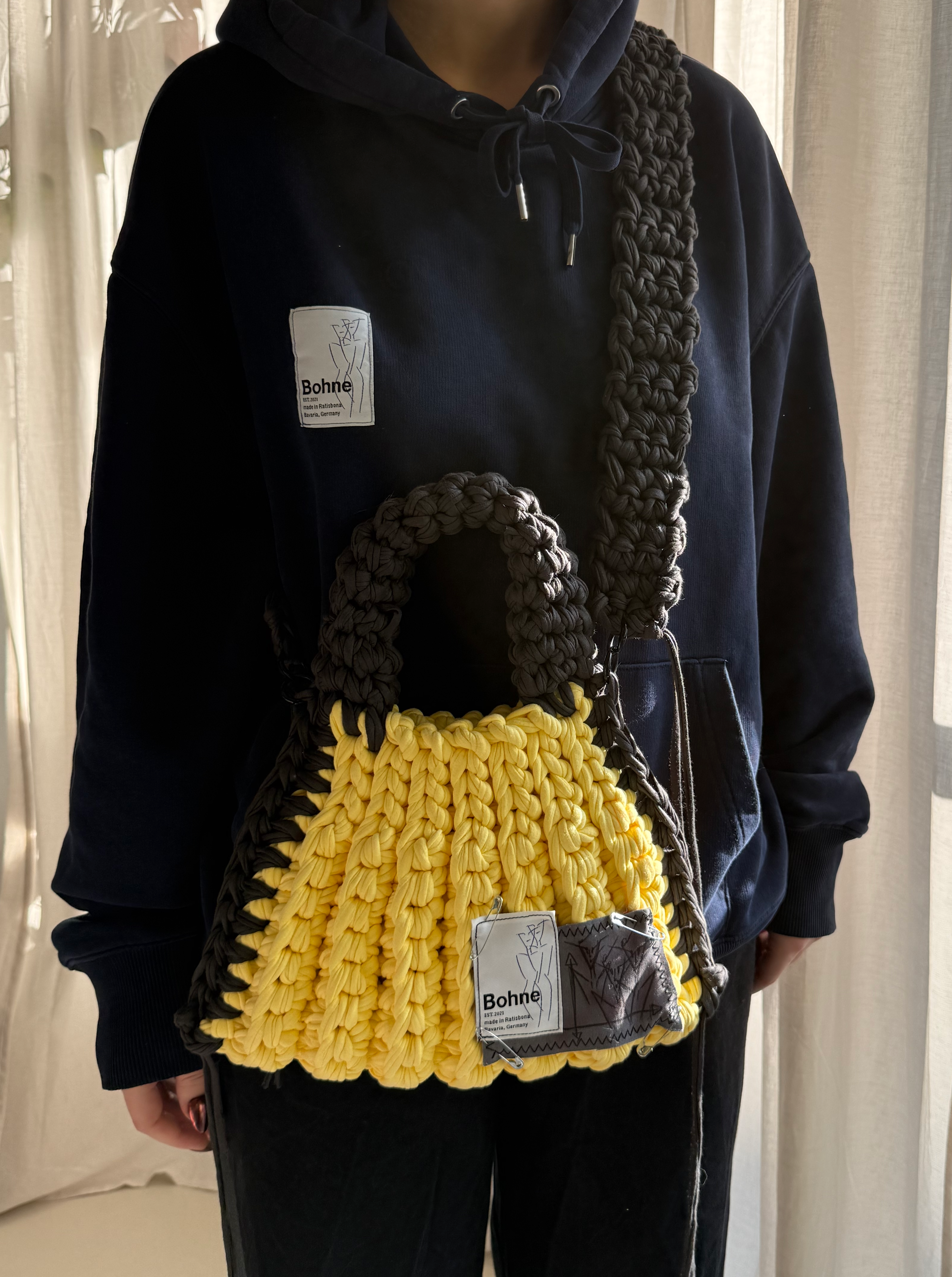 Crochet B-BAG aus recyceltem T-Shirt-Garn | gelb, dunkelgrau