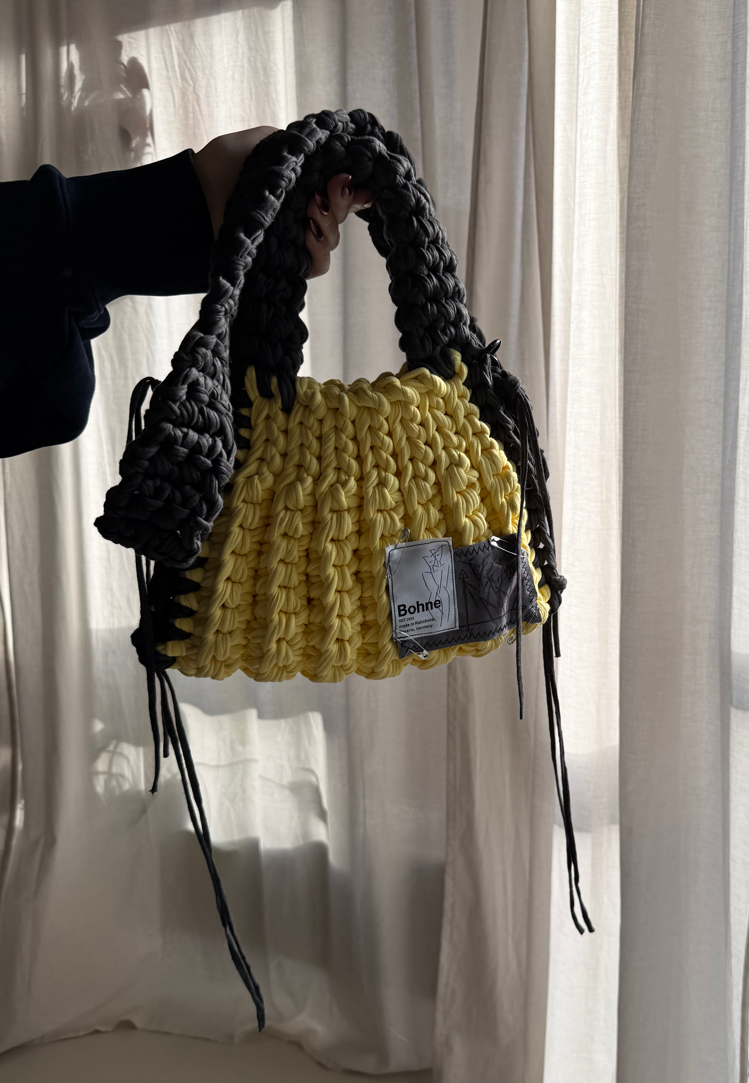 Crochet B-BAG aus recyceltem T-Shirt-Garn | gelb, dunkelgrau