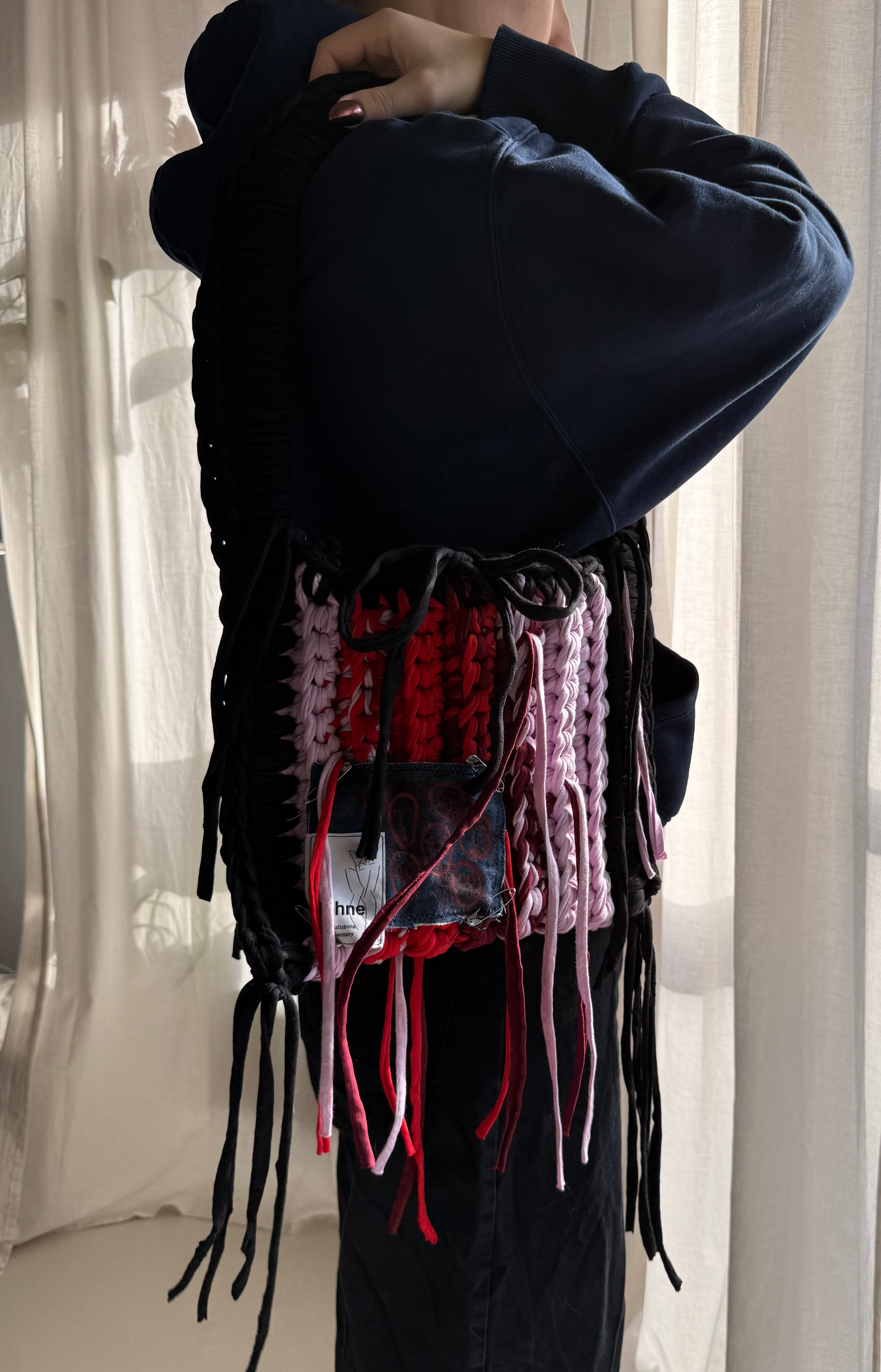 Crochet B-BAG aus recyceltem T-Shirt-Garn | rot, schwarz