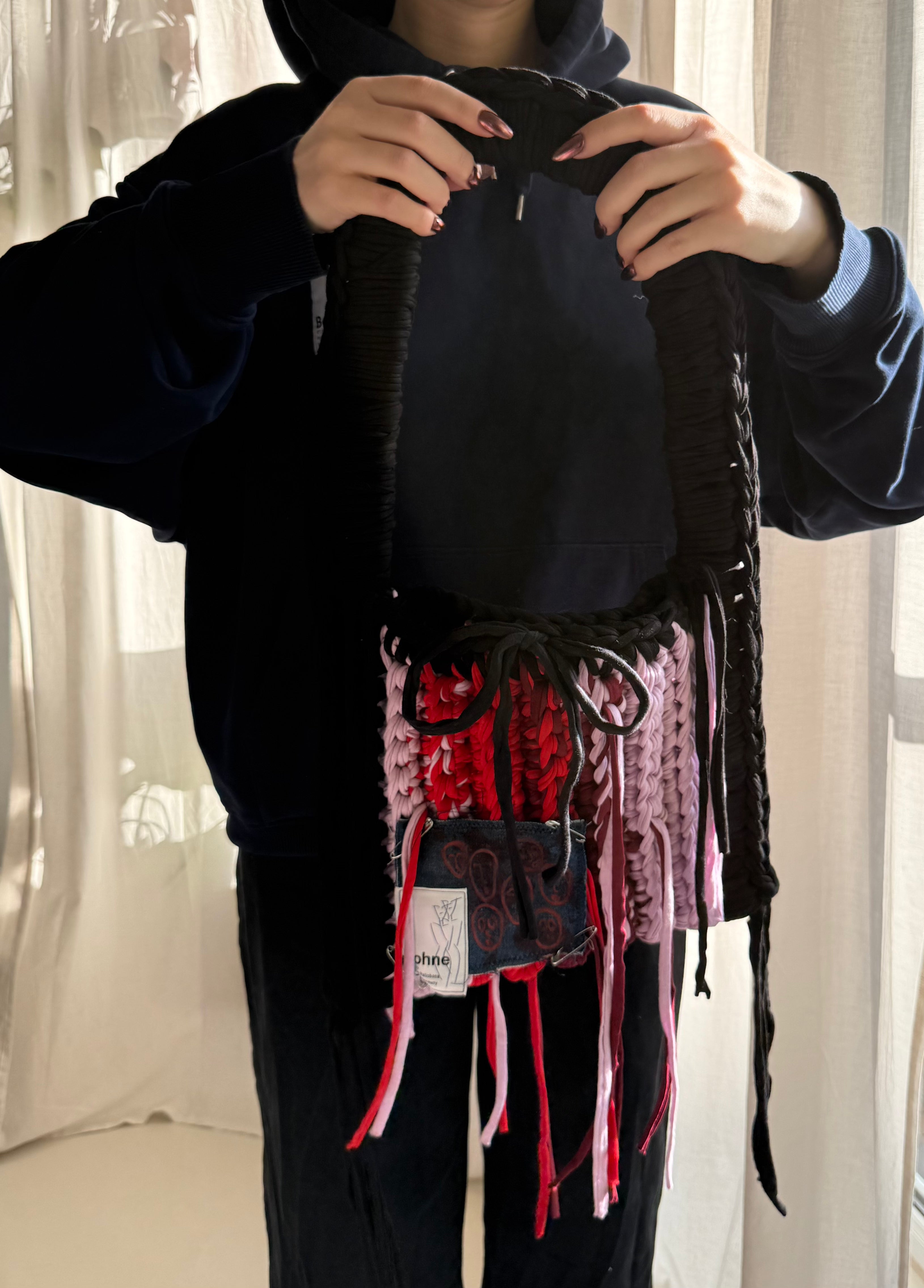 Crochet B-BAG aus recyceltem T-Shirt-Garn | rot, schwarz