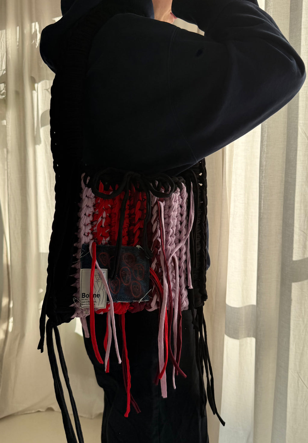 Crochet B-BAG aus recyceltem T-Shirt-Garn | rot, schwarz