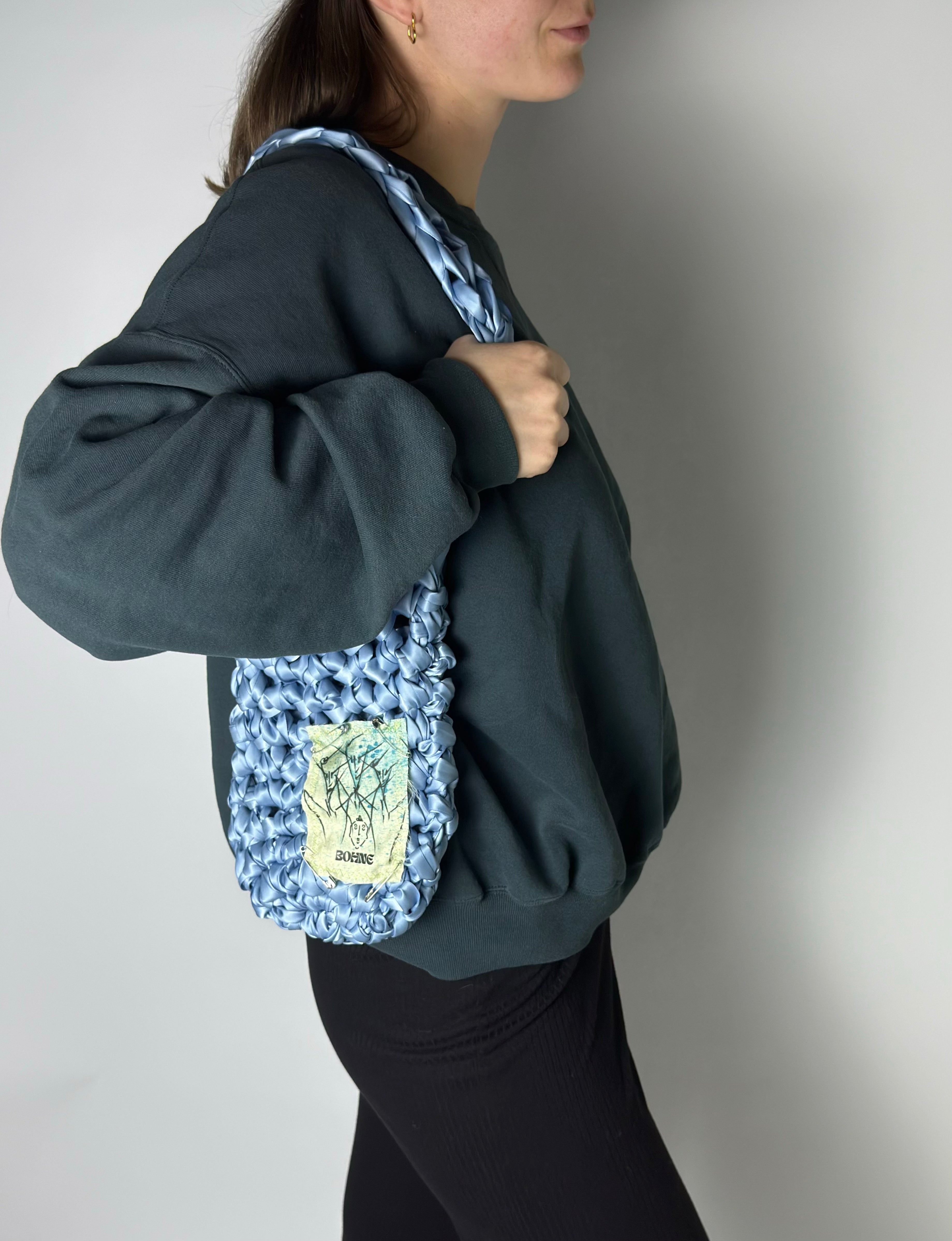 RIBBON Sky | Handgehäkelte Tasche aus Satinband