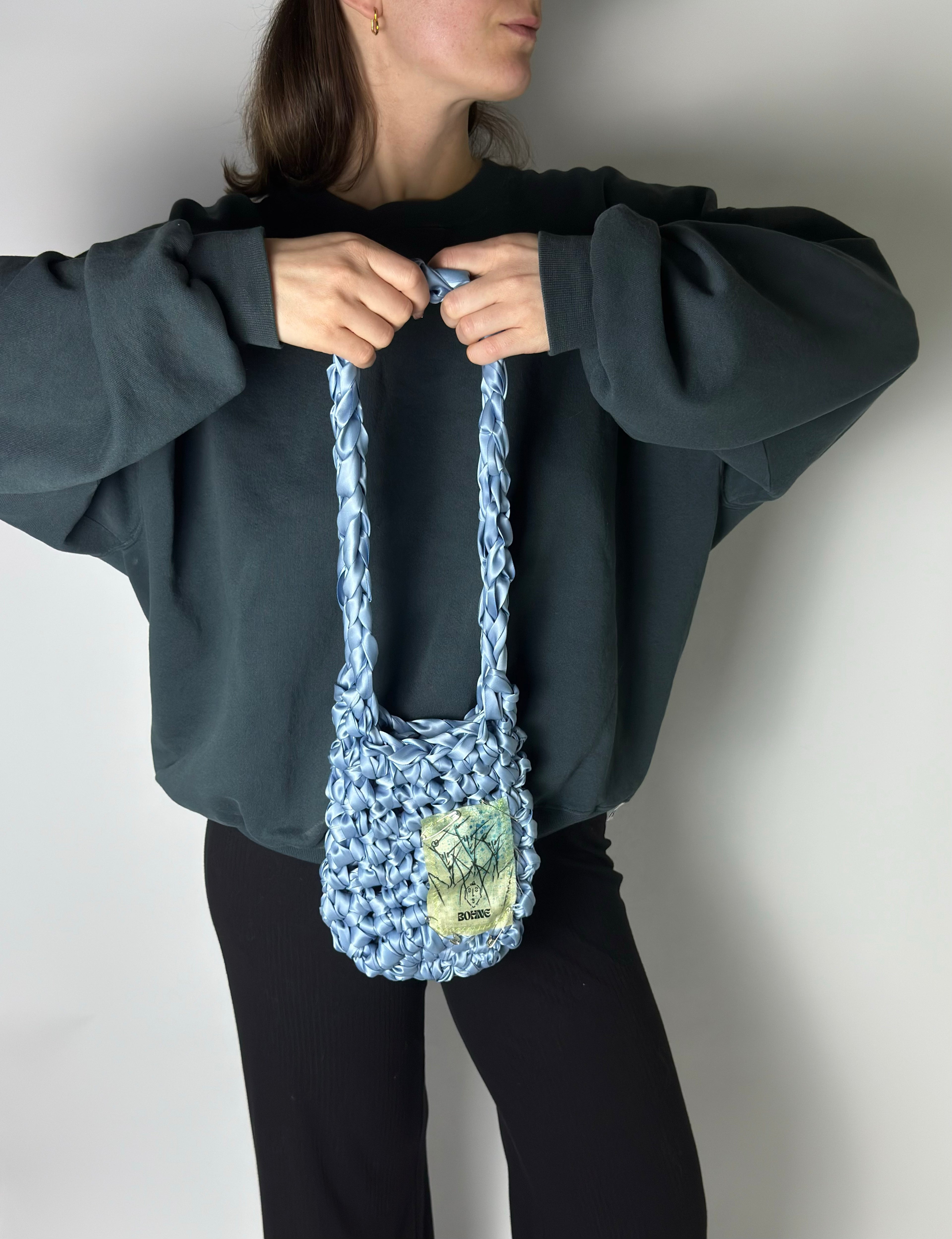 RIBBON Sky | Handgehäkelte Tasche aus Satinband