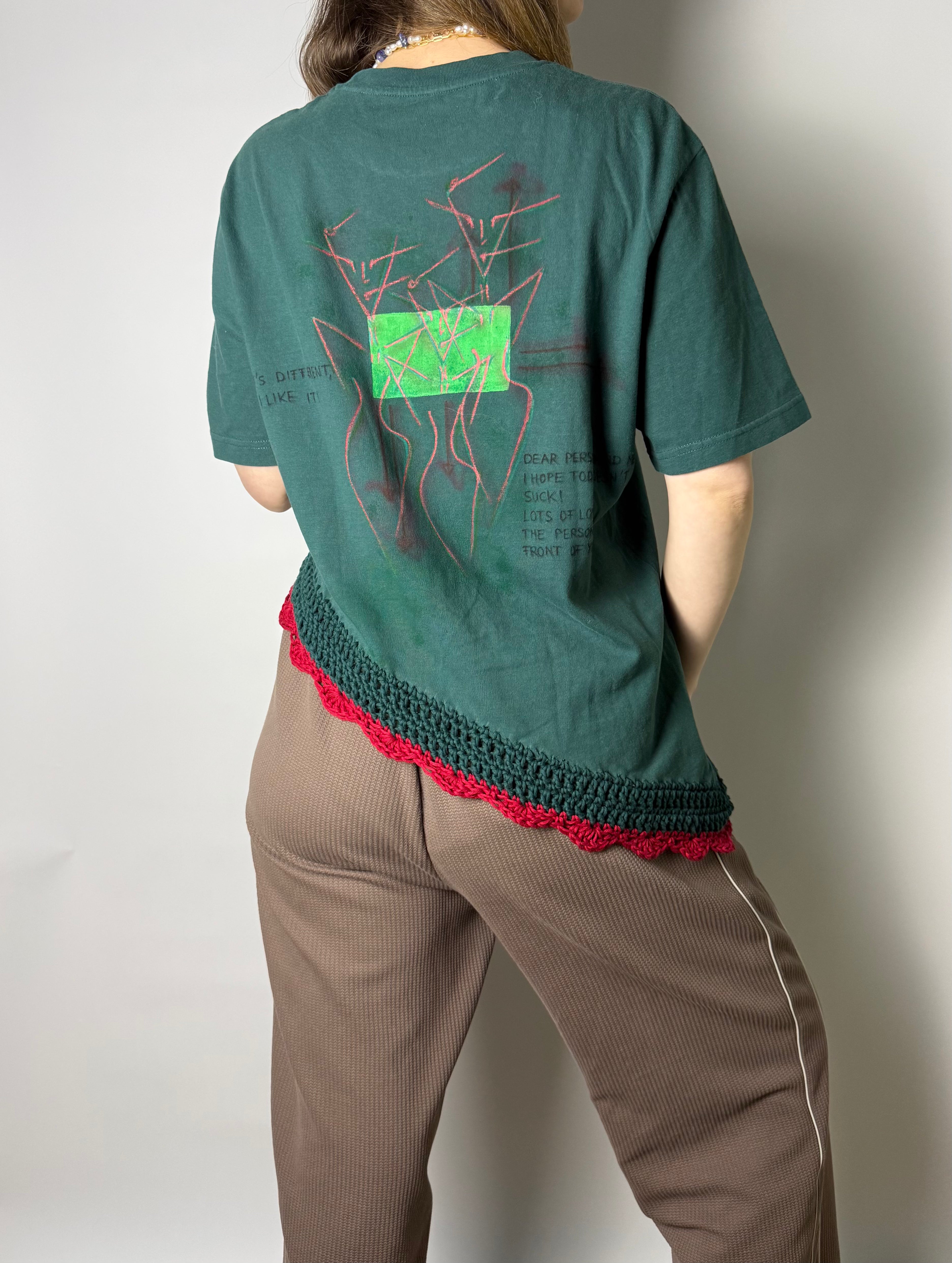 Upcycling Artwear | Relaxed T-Shirt | Grün / Rot | M