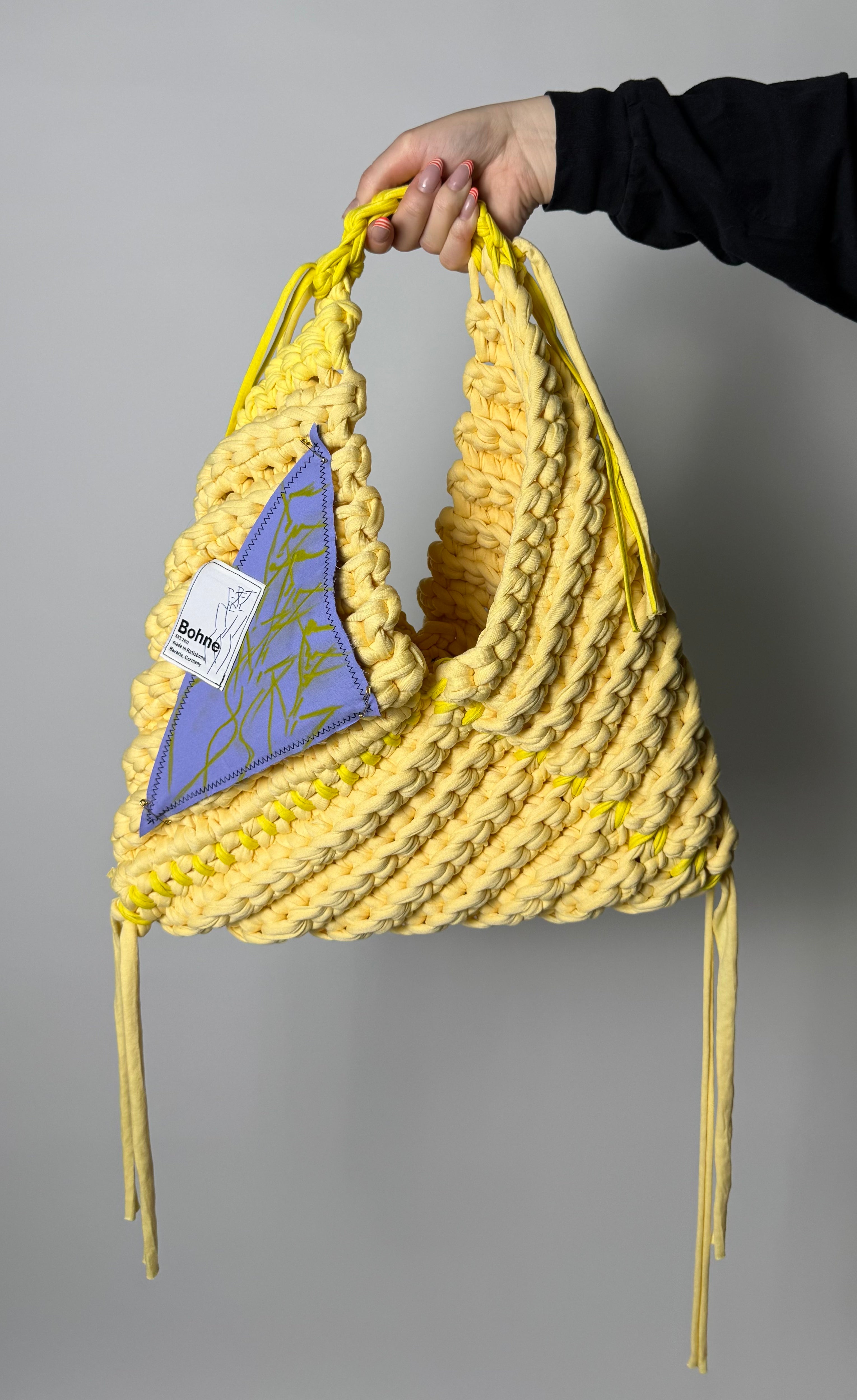 TRIA Butter Yellow XL | handgehäkelte Tasche aus Recyclinggarn