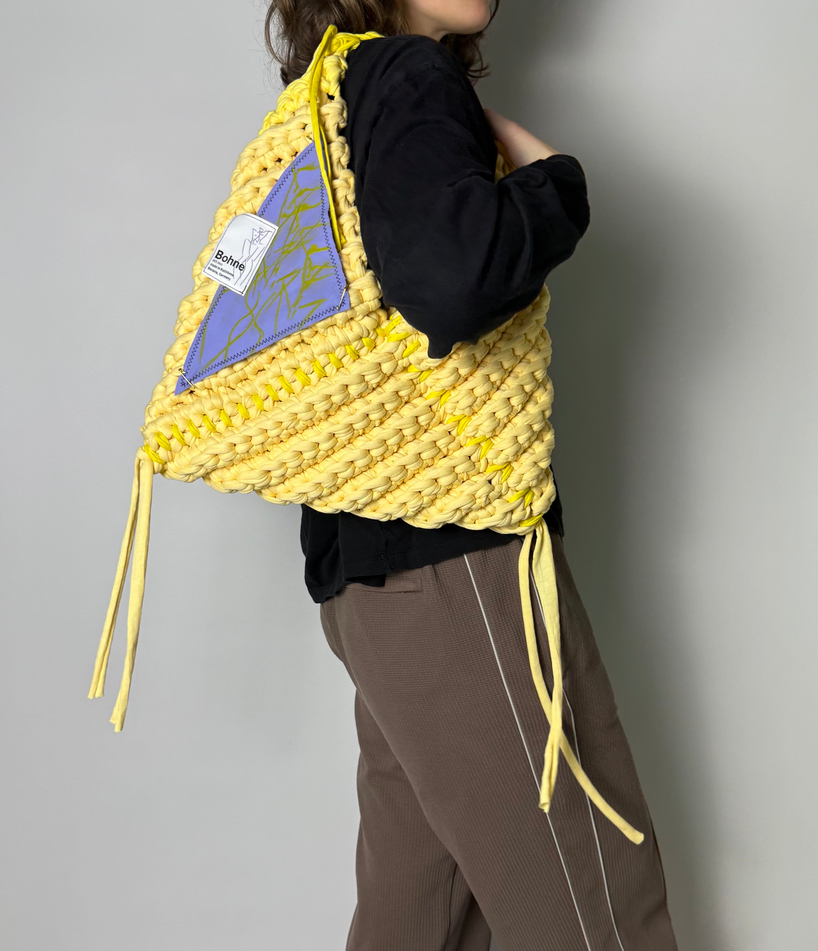 TRIA Butter Yellow XL | handgehäkelte Tasche aus Recyclinggarn