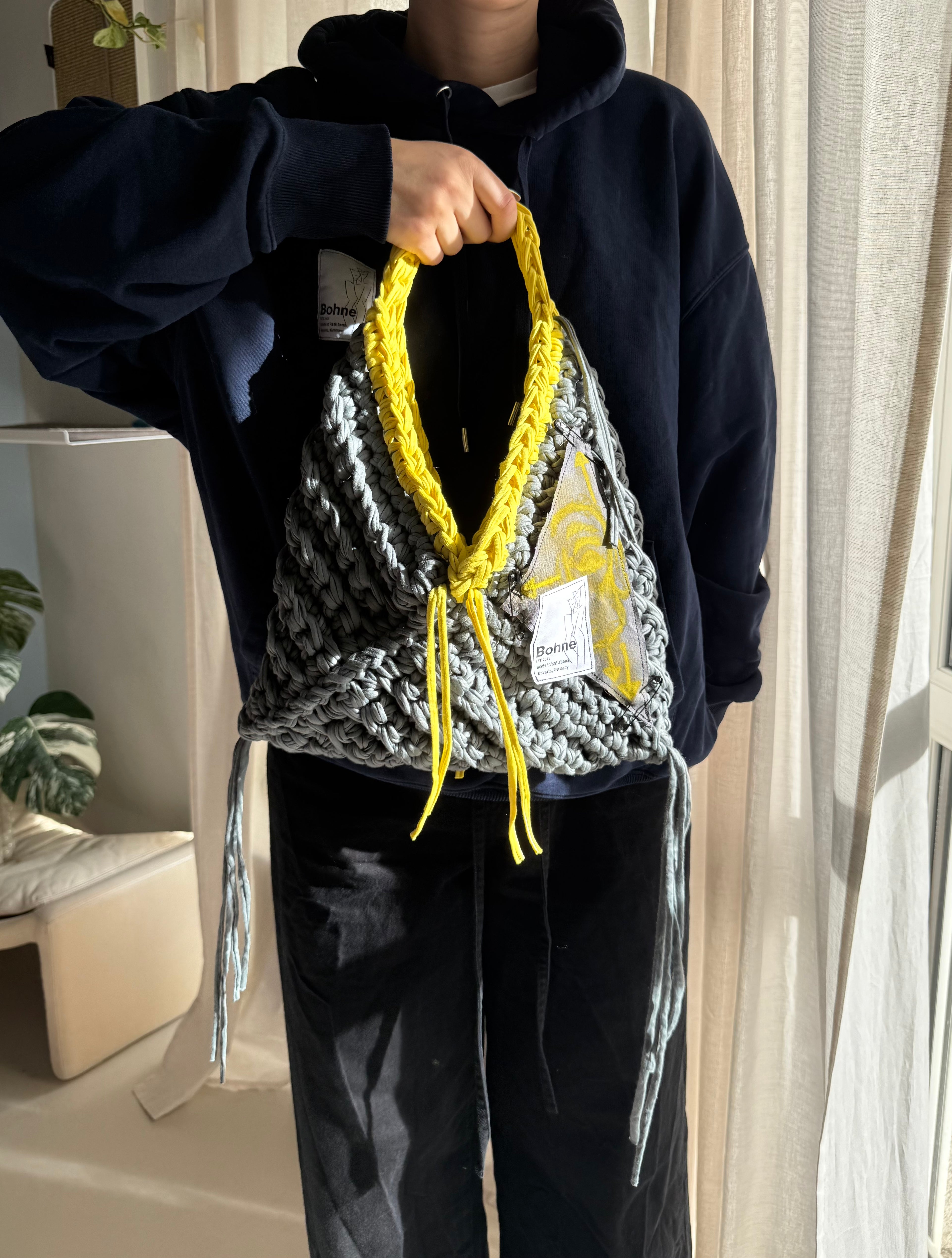 Crochet B-BAG aus recyceltem T-Shirt-Garn | grau, gelb