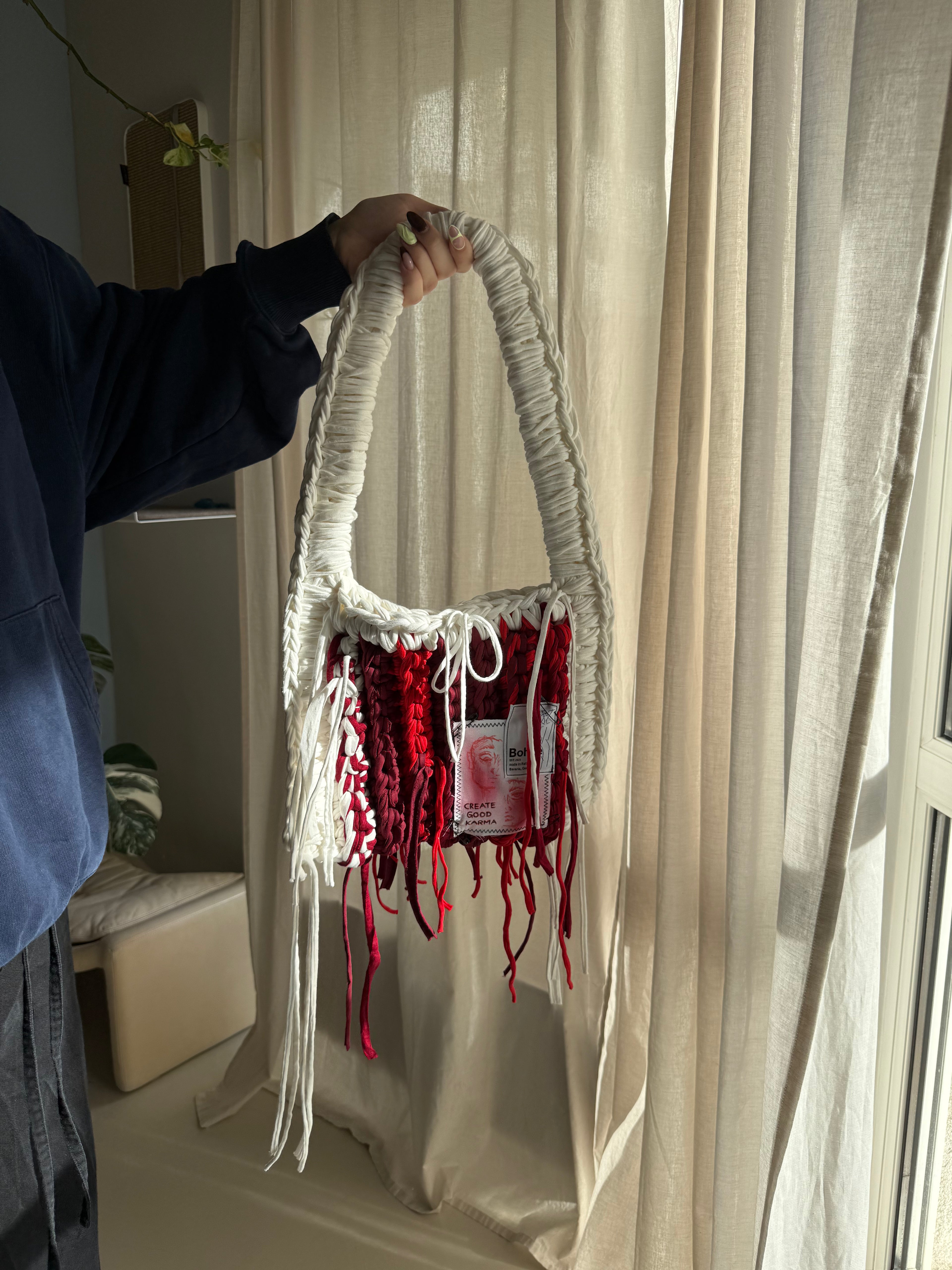 Crochet B-BAG aus recyceltem T-Shirt-Garn | rot, weiß