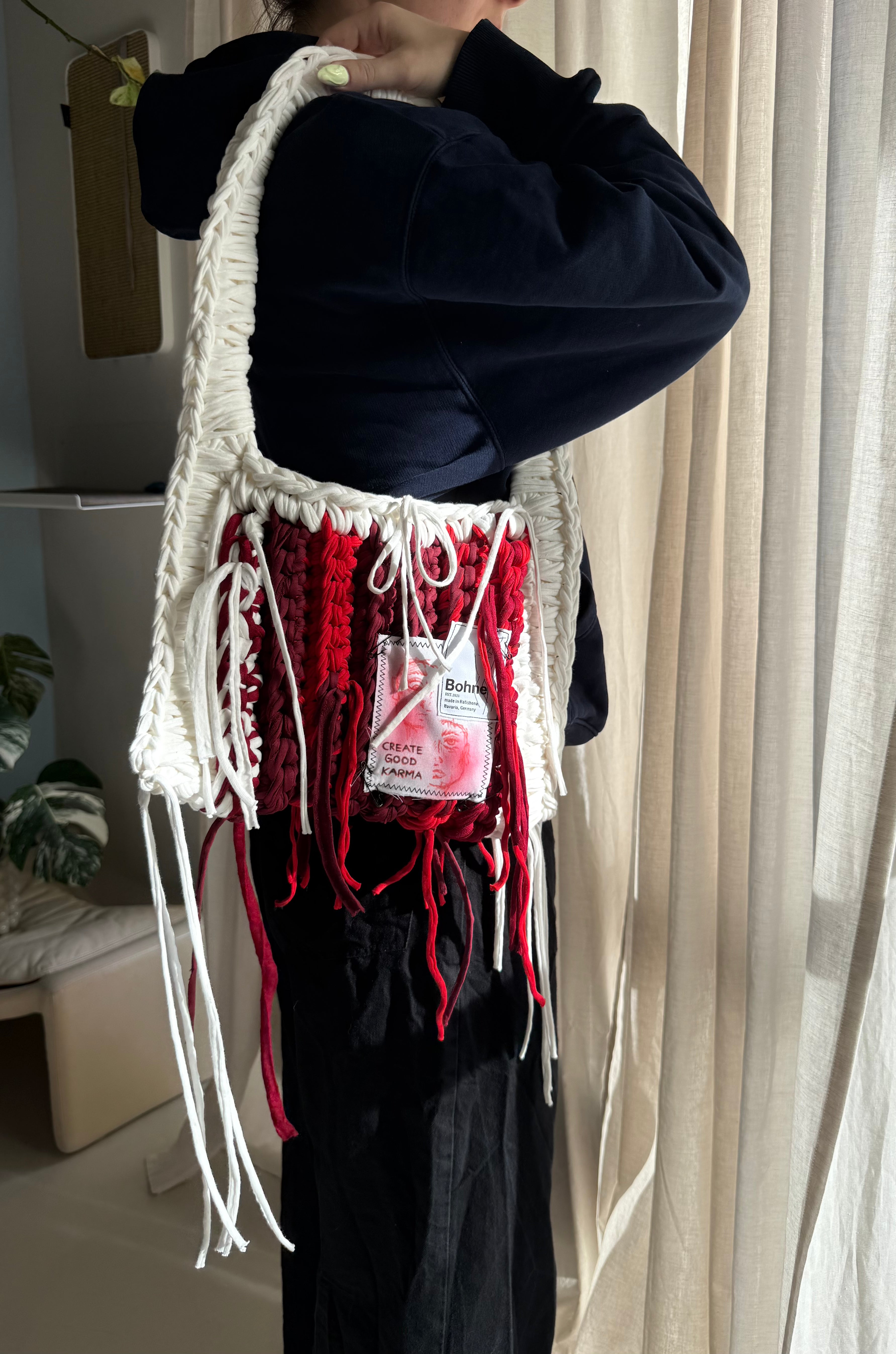 Crochet B-BAG aus recyceltem T-Shirt-Garn | rot, weiß