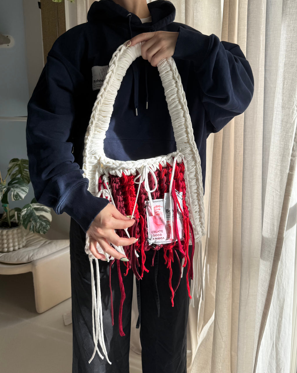 Crochet B-BAG aus recyceltem T-Shirt-Garn | rot, weiß