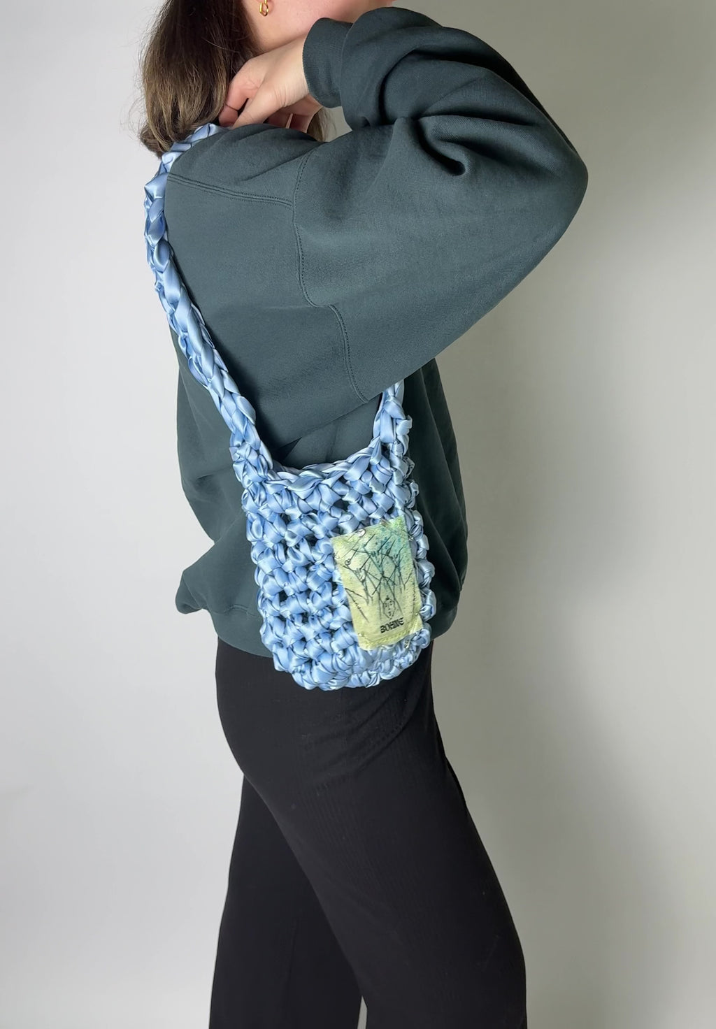RIBBON Sky | Handgehäkelte Tasche aus Satinband