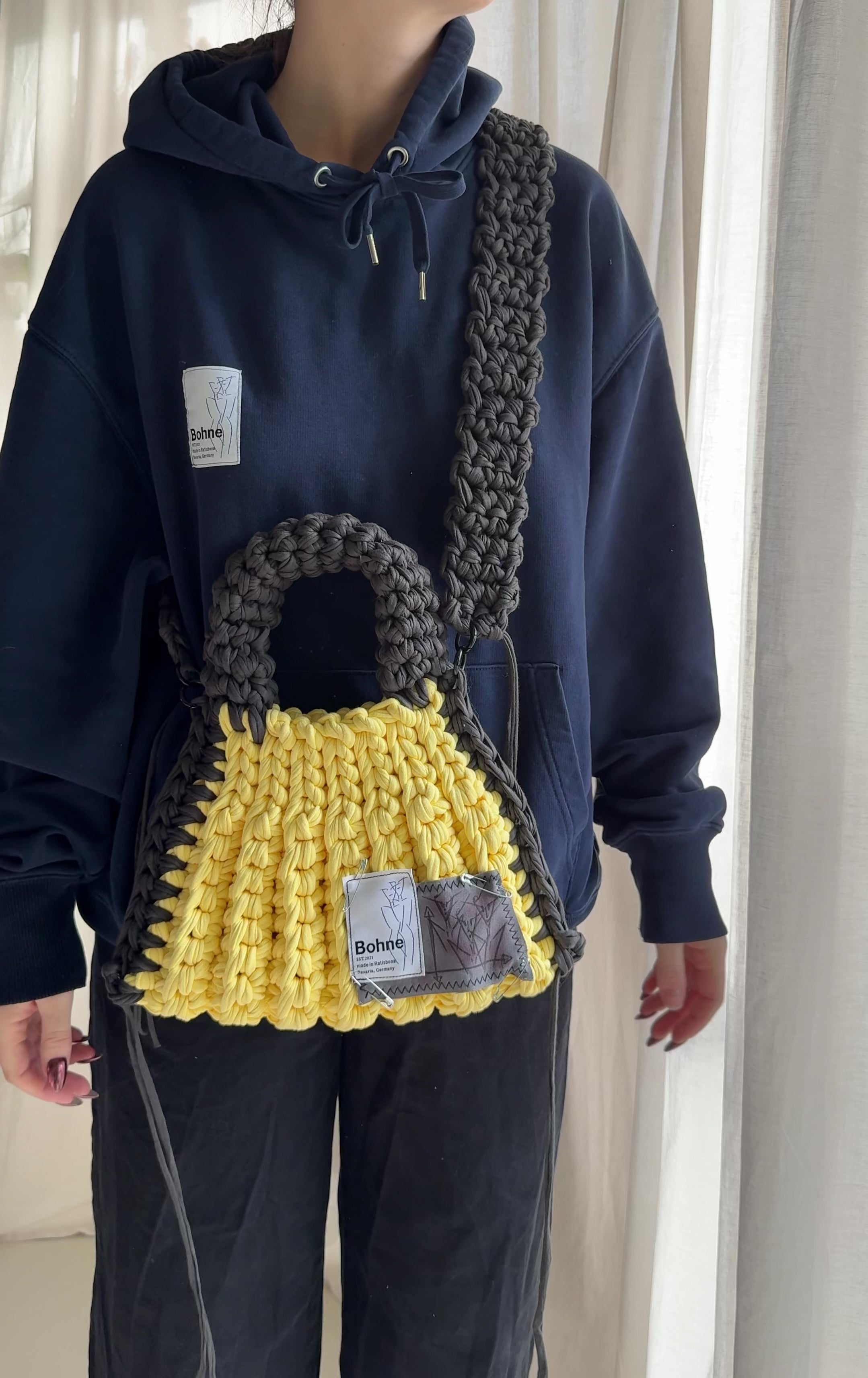 Crochet B-BAG aus recyceltem T-Shirt-Garn | gelb, dunkelgrau