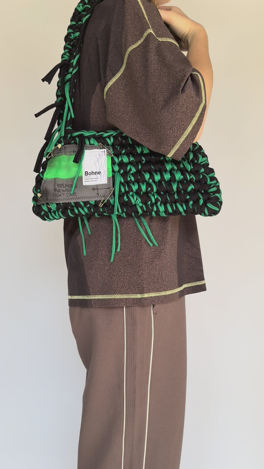 Crochet B-BAG aus recyceltem T-Shirt-Garn | grün, schwarz