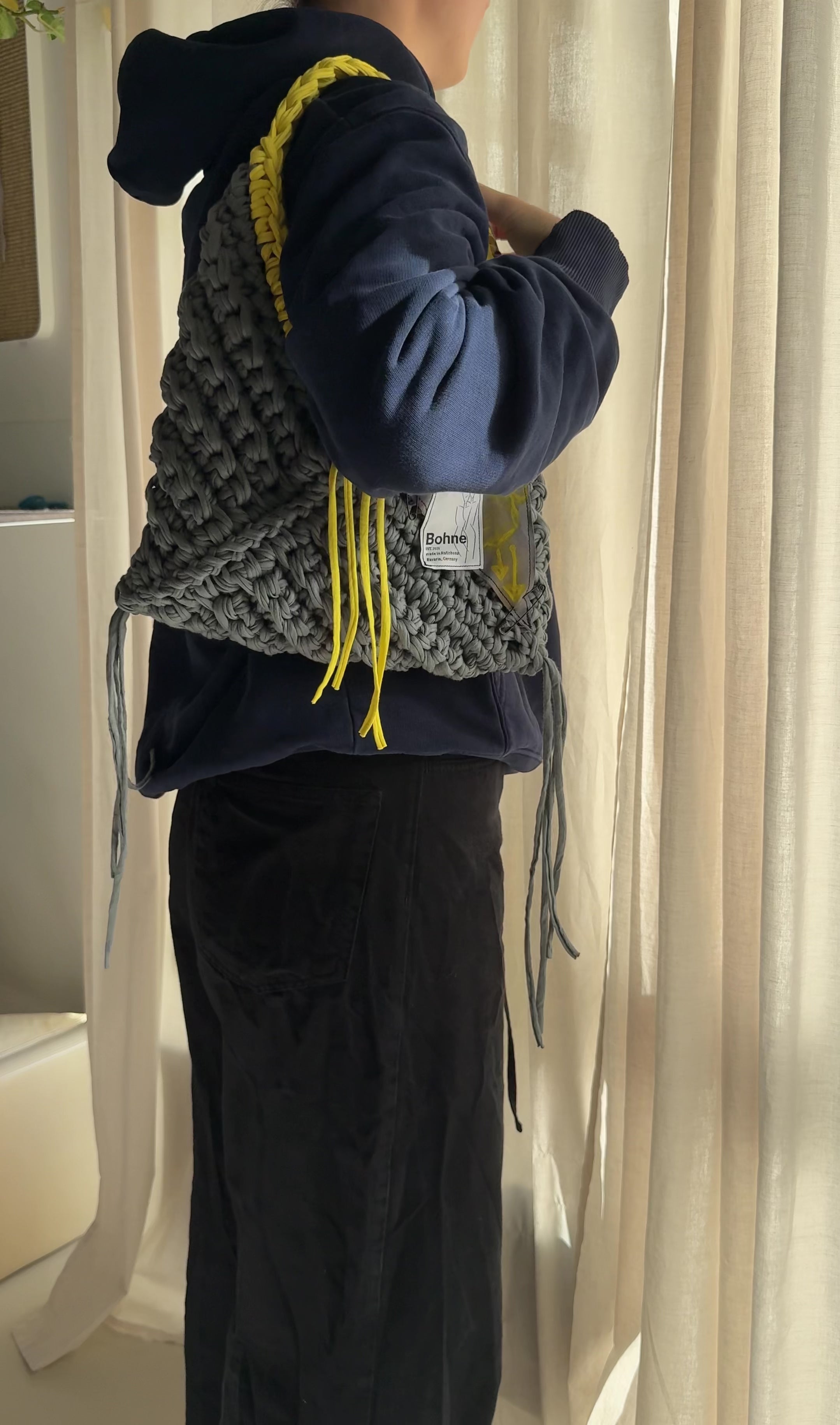 Crochet B-BAG aus recyceltem T-Shirt-Garn | grau, gelb