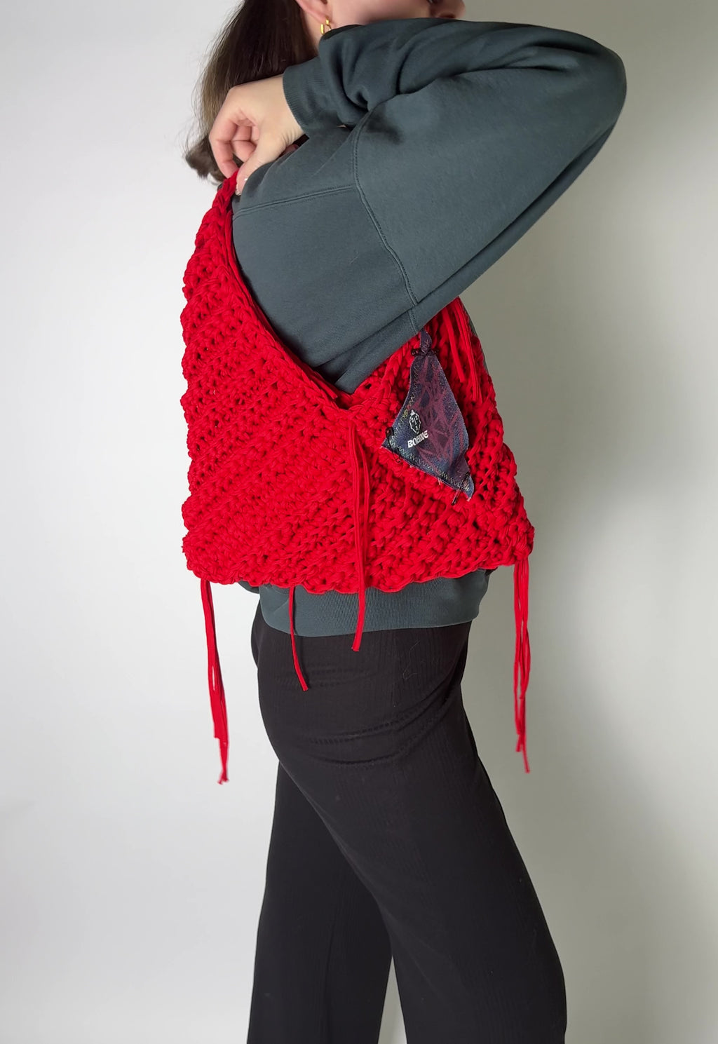 TRIA Ruby M | handgehäkelte Tasche aus Recyclinggarn